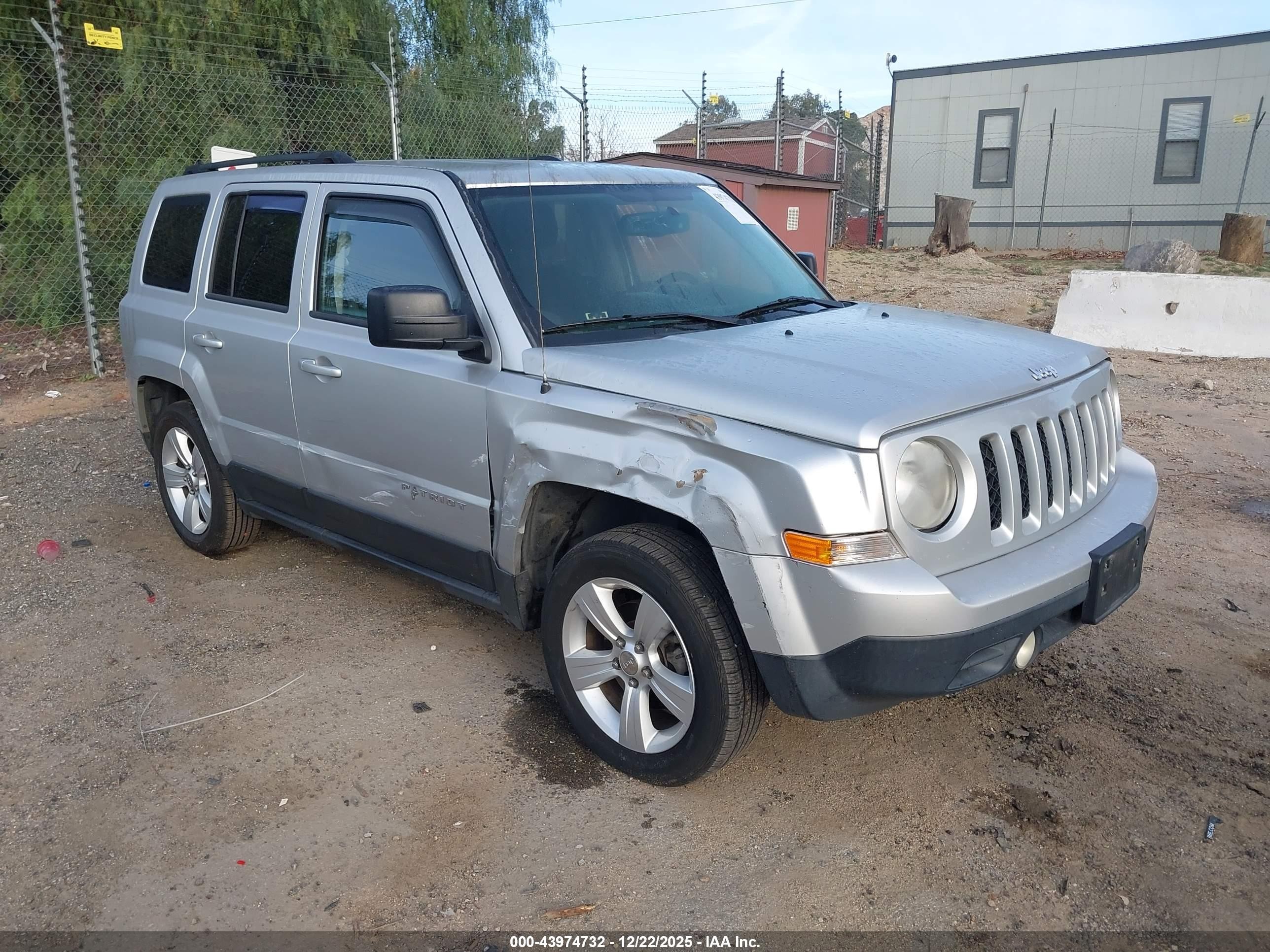 2014 Jeep Patriot Latitude, VIN 1C4NJPFB8ED502355 — Side