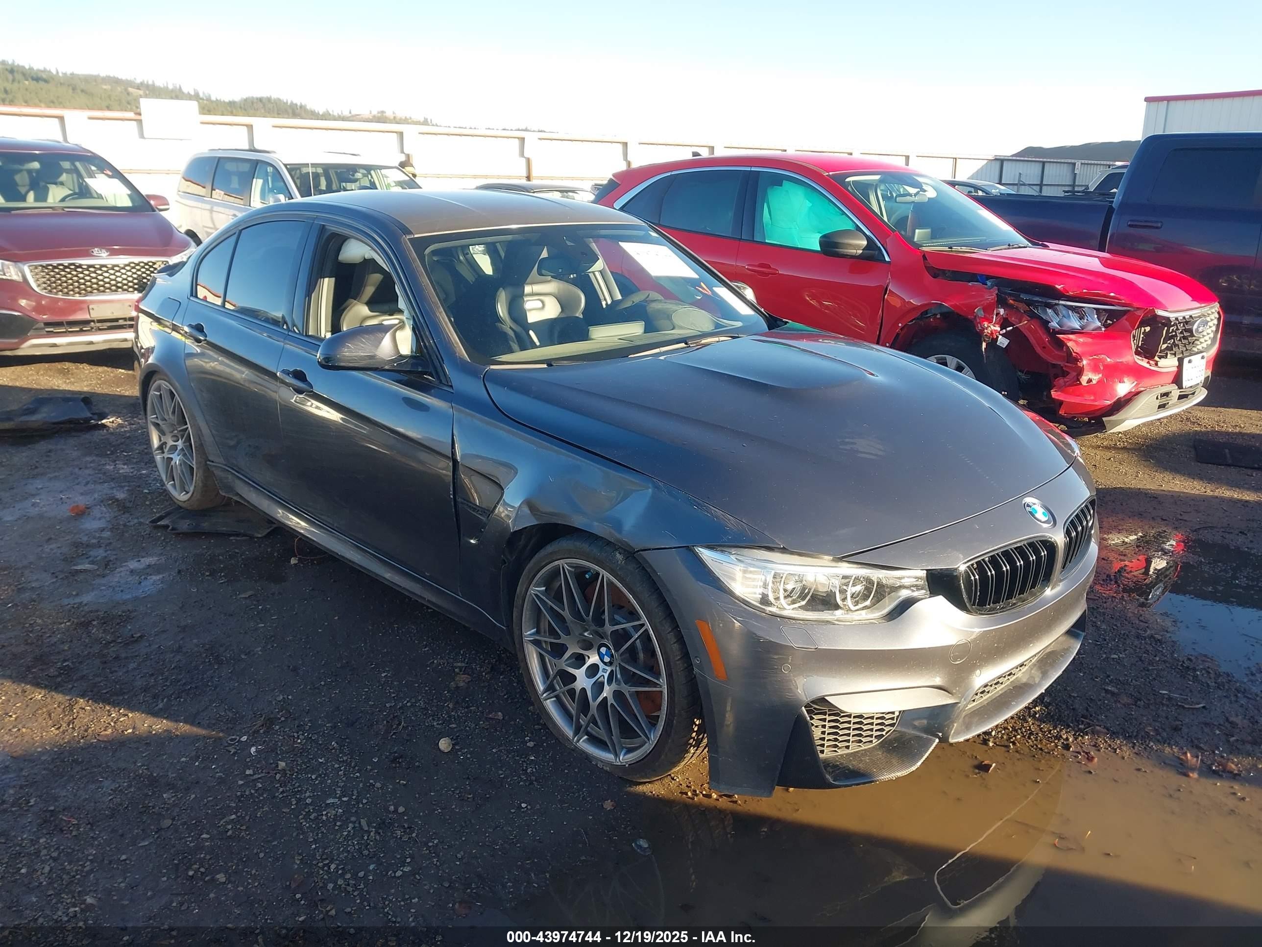 2017 BMW M3, VIN WBS8M9C51H5G84635 — Бок