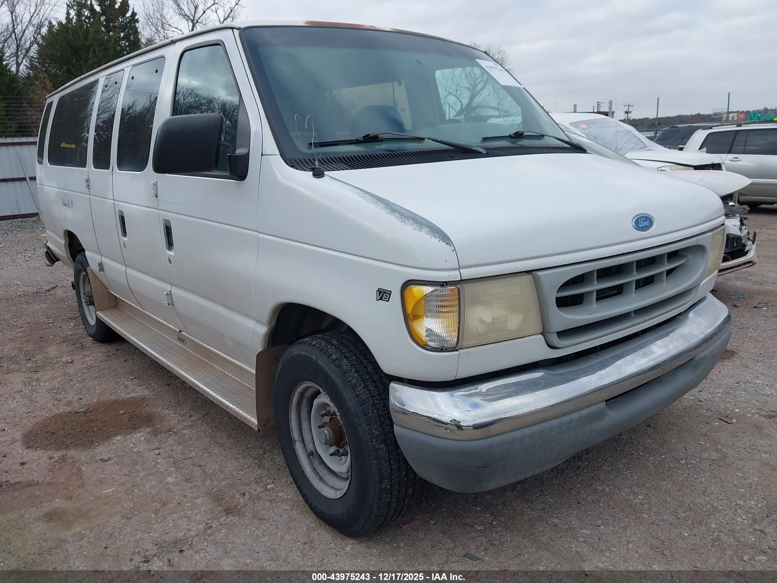 1997 Ford Econoline Wagon XL, VIN 1FBJS31L9VHC12367 — Side