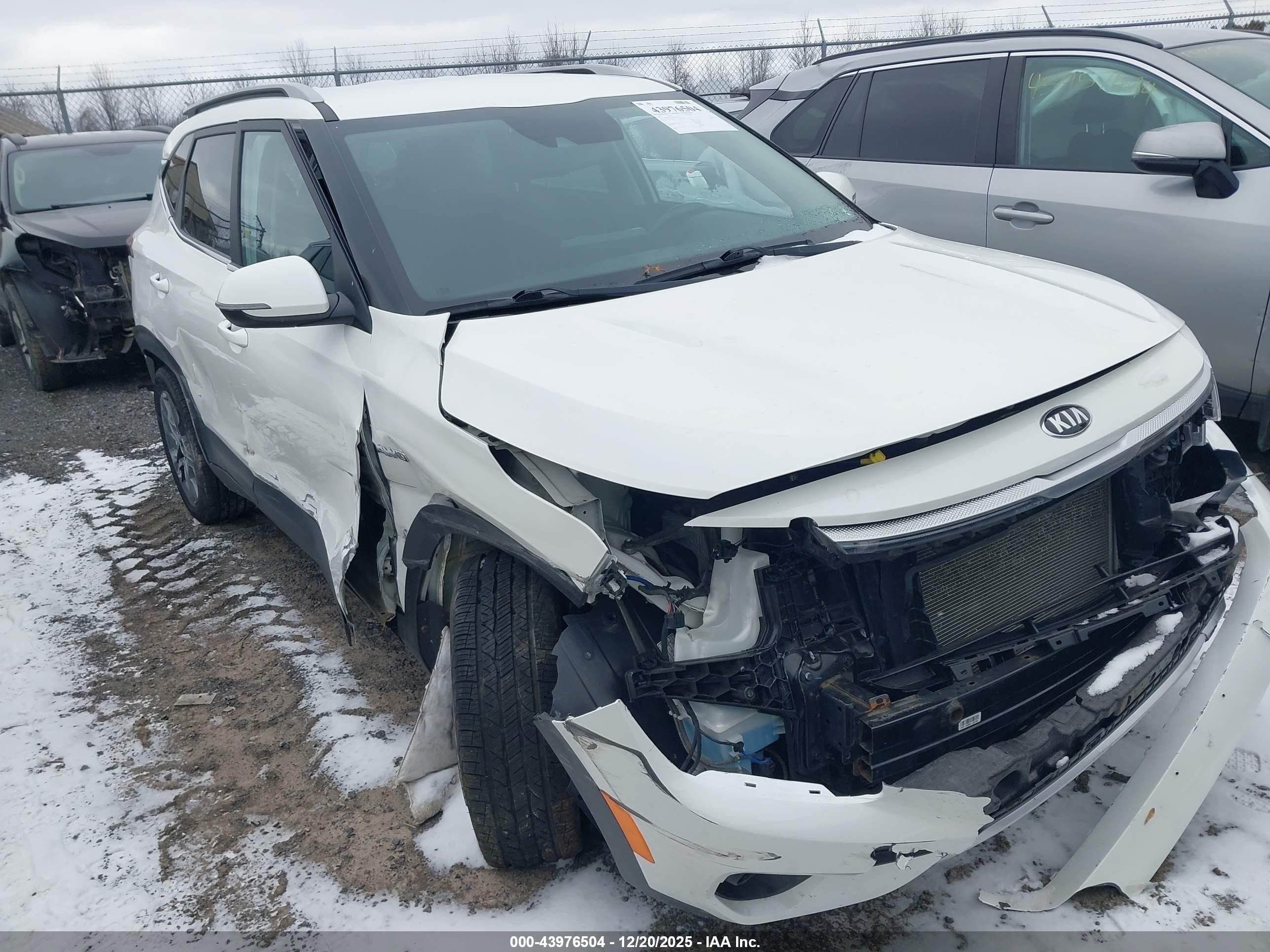2021 Kia Seltos S, VIN KNDEUCAA7M7180657 — Front end