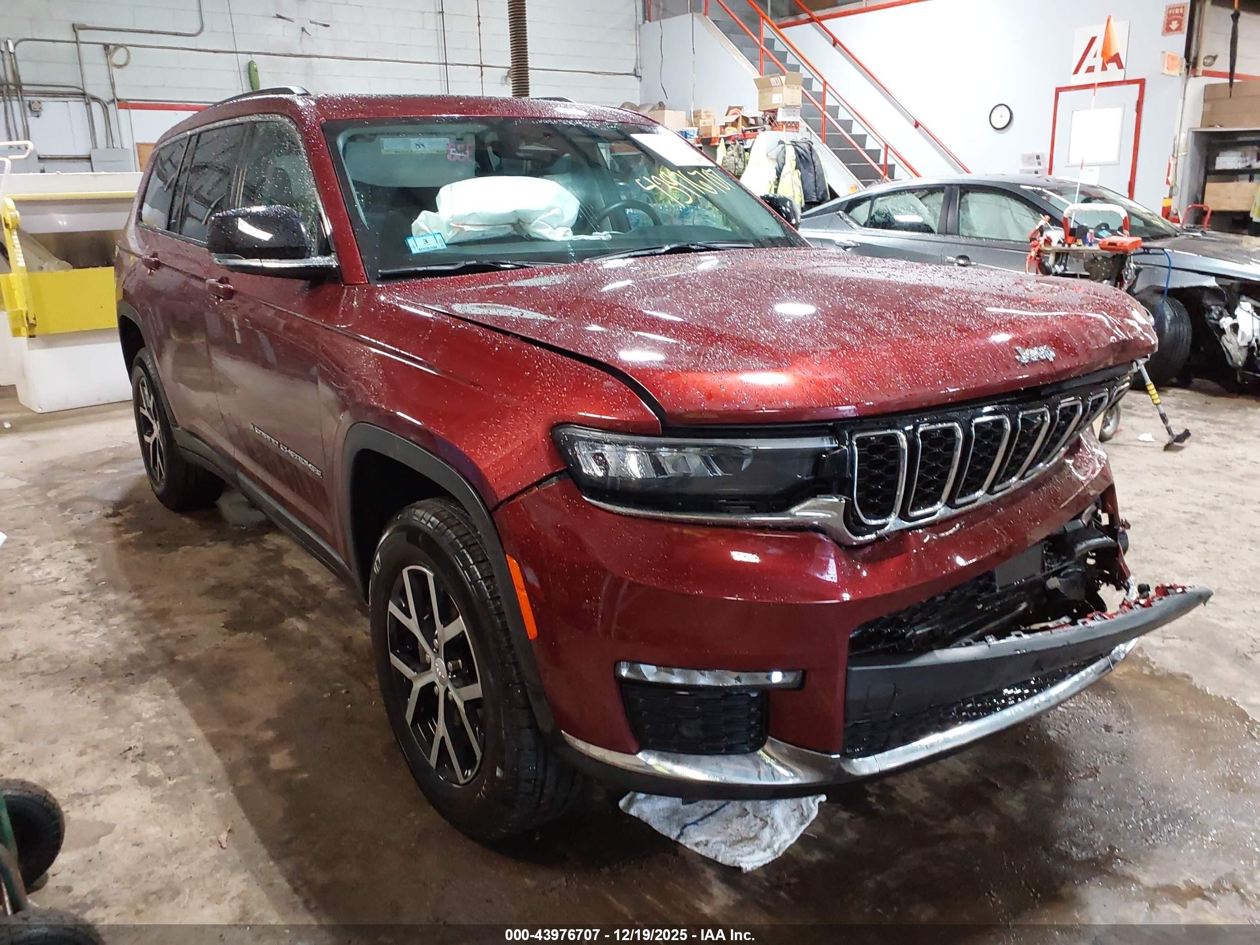 2023 Jeep Grand Cherokee Limited, VIN 1C4RJKBG9P8790324 — Front end