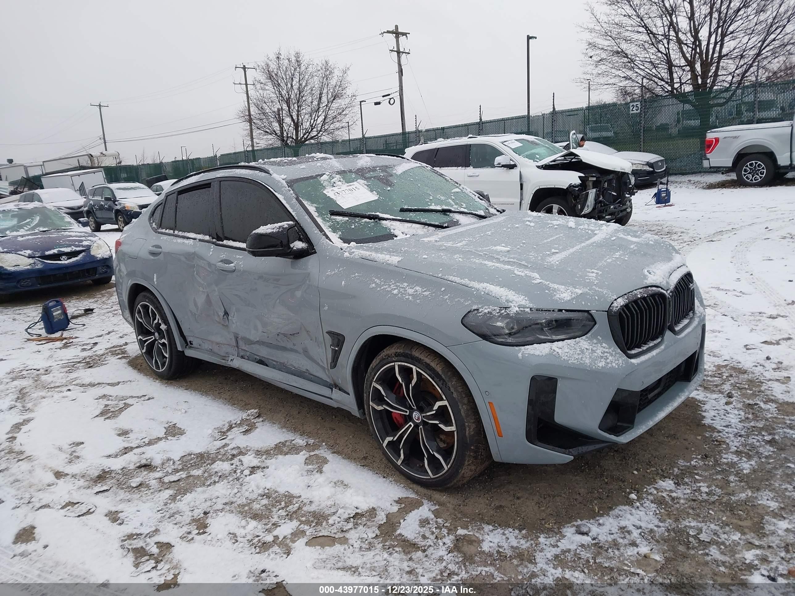 2022 BMW X4 M, VIN 5YM23EC06N9M62520 — Бок