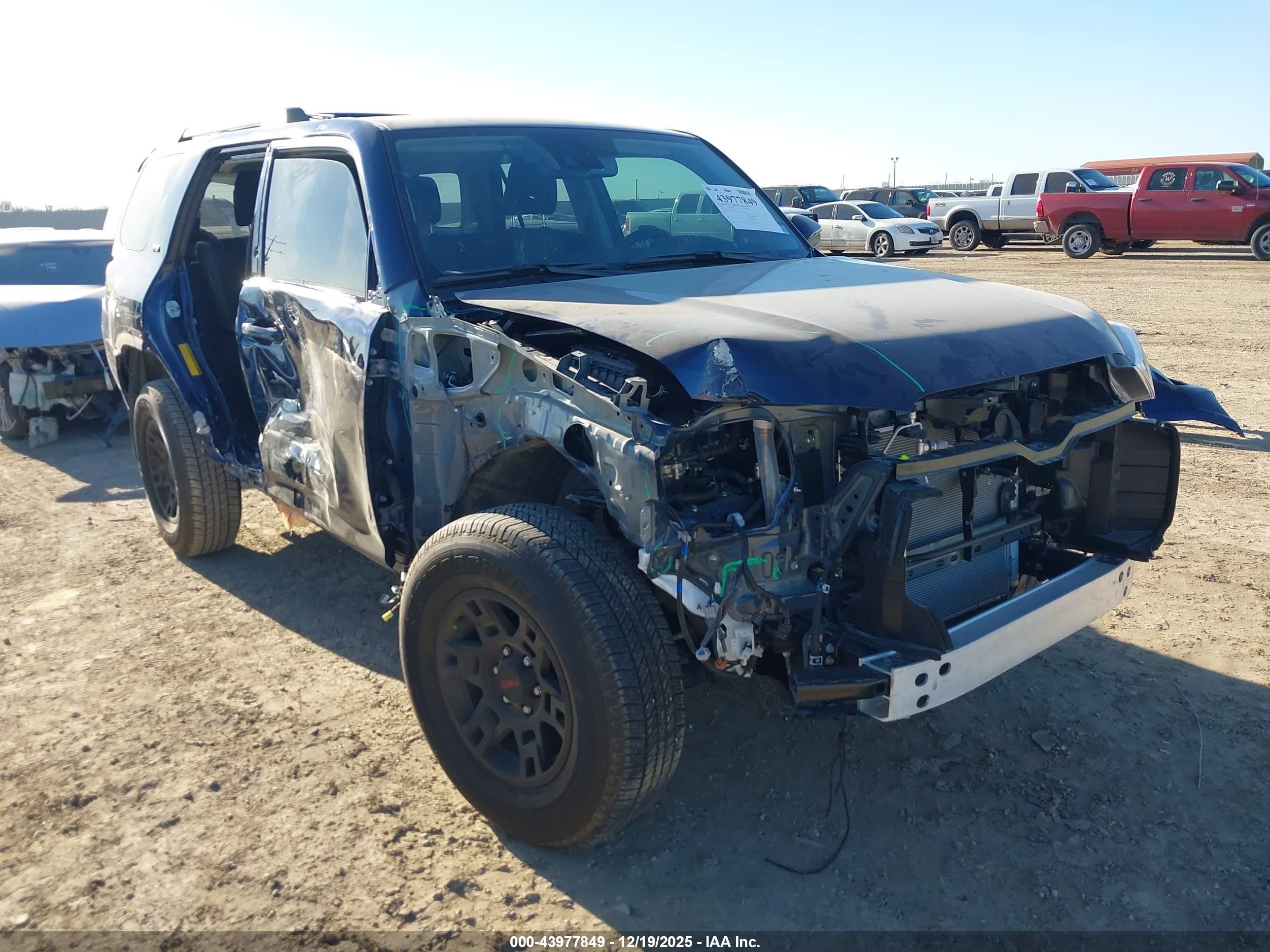 2024 Toyota 4Runner SR5, VIN JTEEU5JR2R5312840 — Side