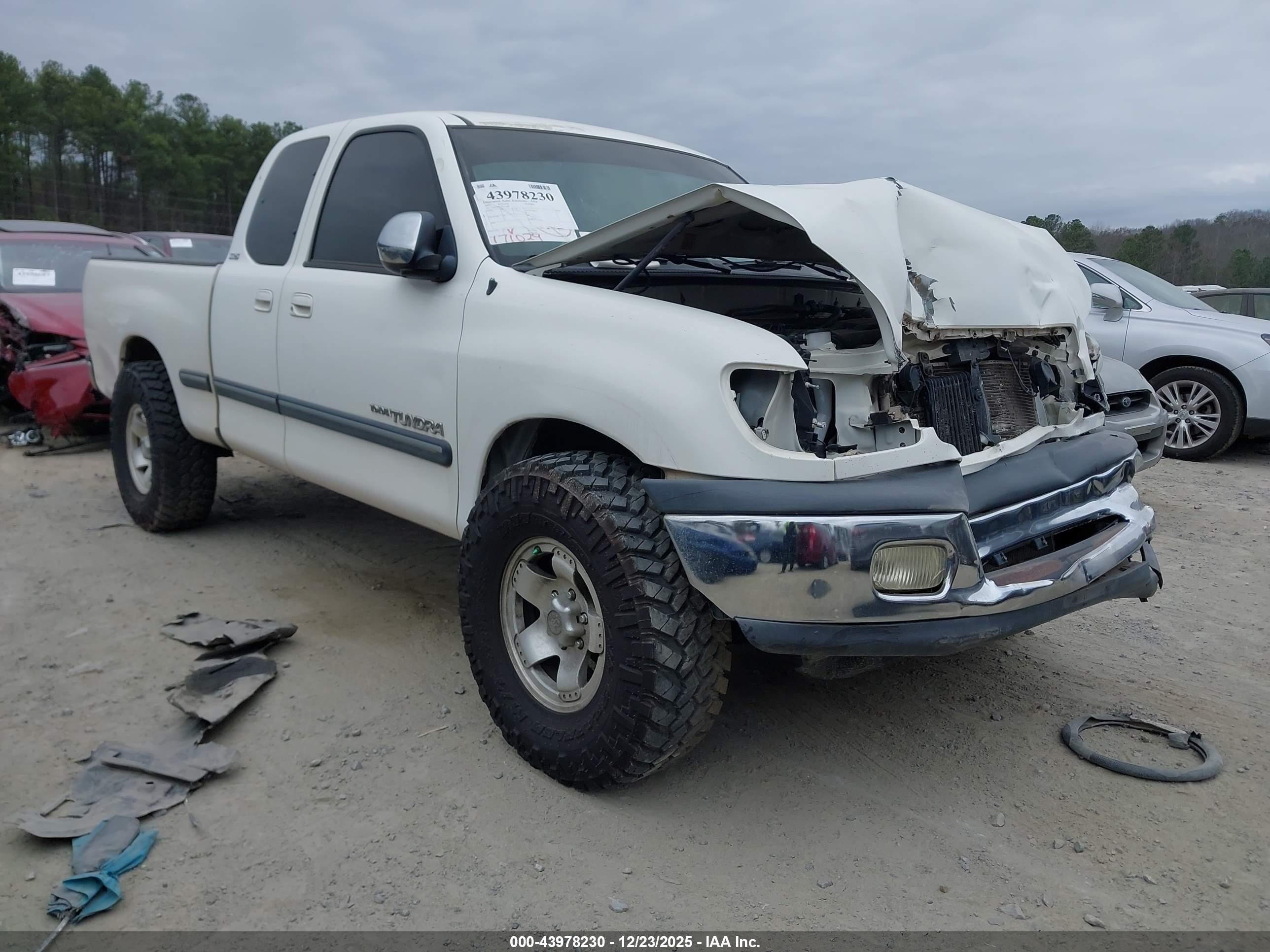 2002 Toyota Tundra SR5, VIN 5TBRT34182S257497 — Front end