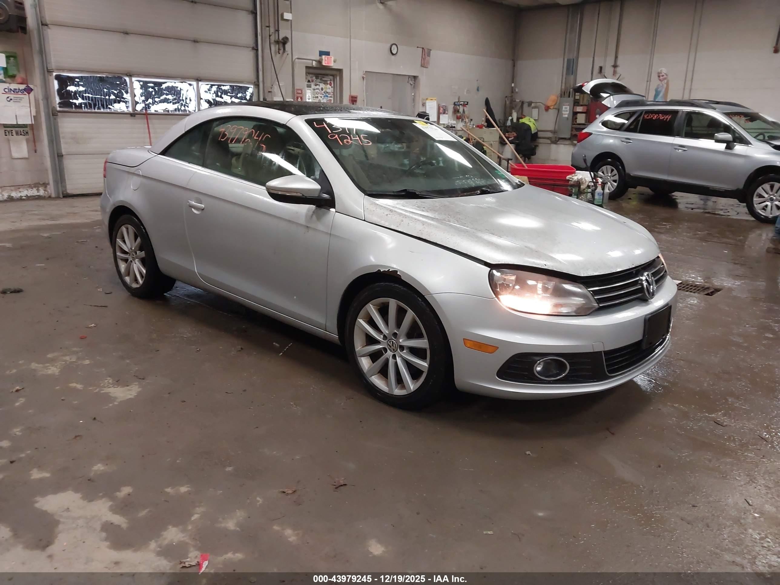 2012 Volkswagen Eos Komfort, VIN WVWBW7AHXCV001619 — Normal wear