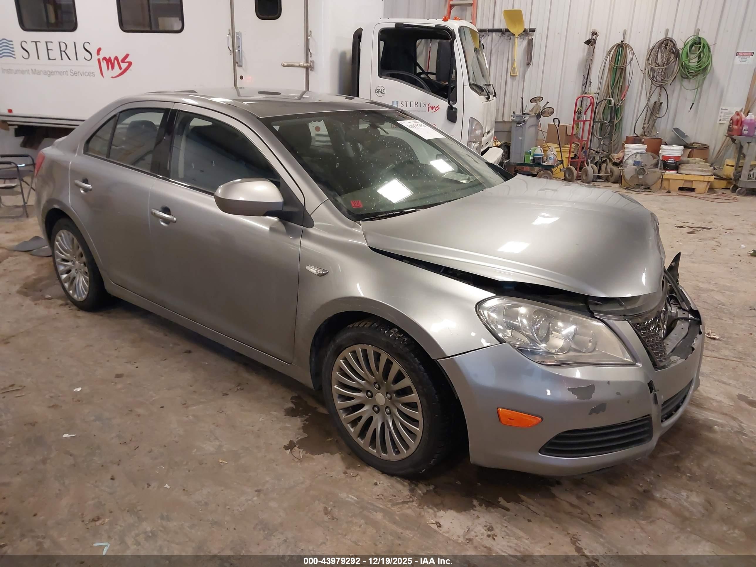 2012 Suzuki Kizashi SE, VIN JS2RE9A3XC6100992 — Front end