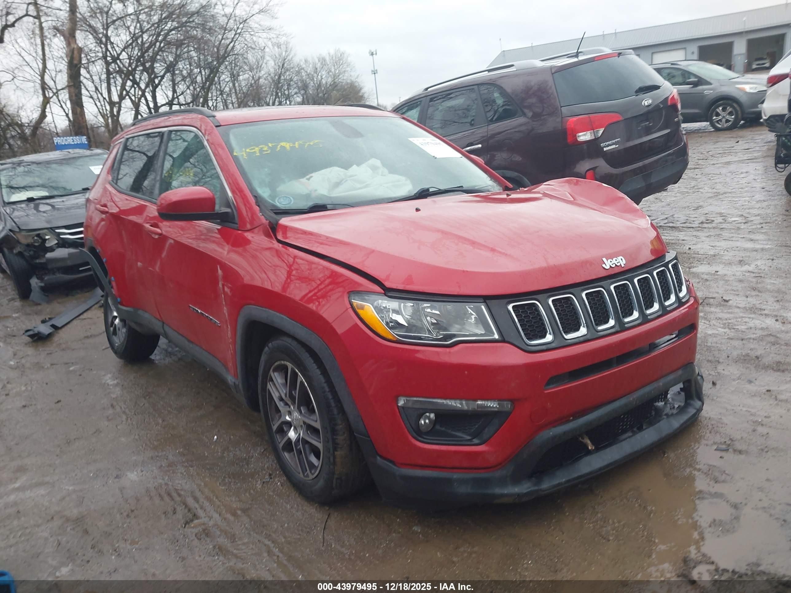 2018 Jeep Compass Latitude, VIN 3C4NJDBB3JT191636 — Side