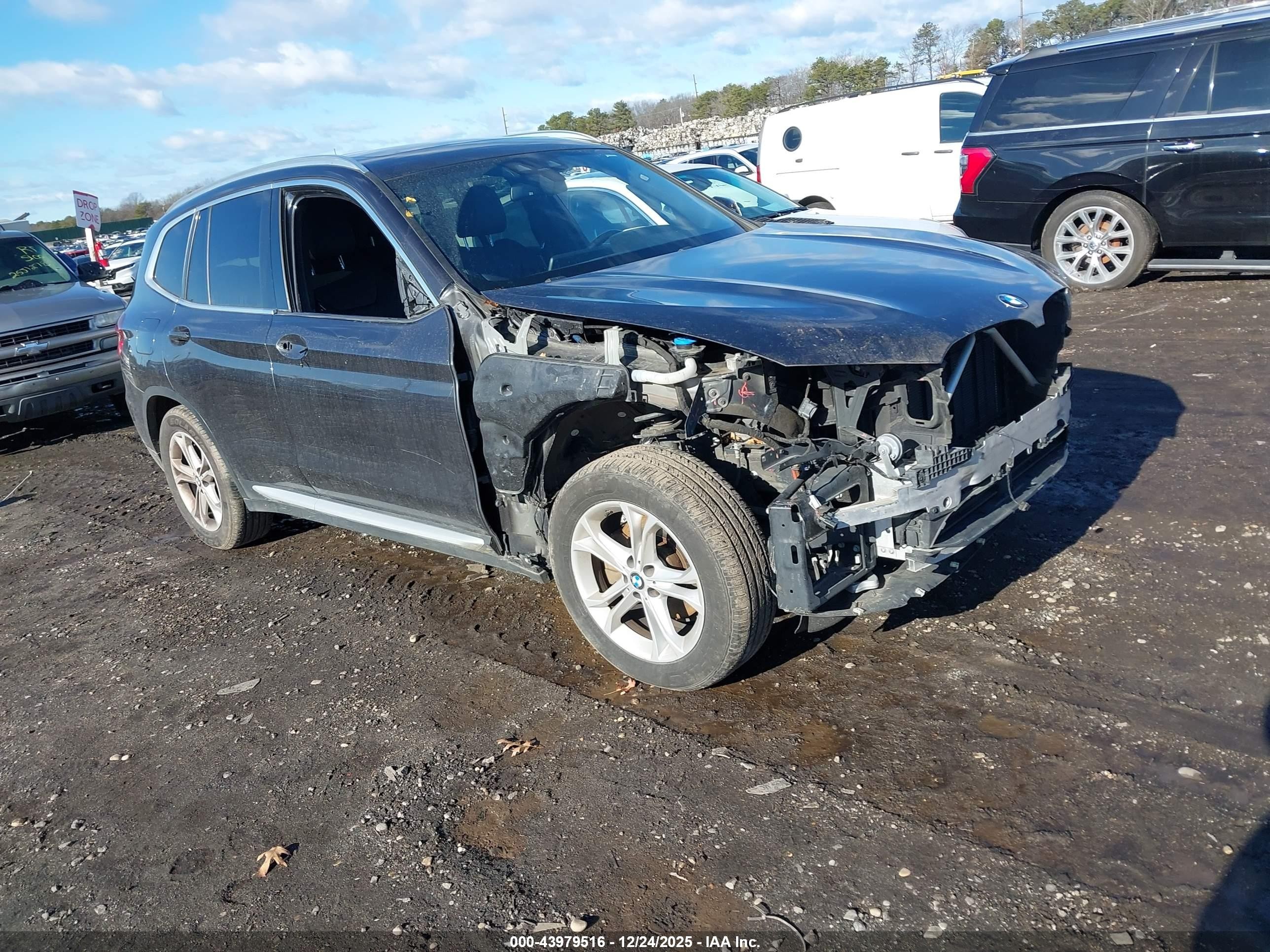 2021 BMW X3 xDrive30i, VIN 5UXTY5C03M9H30275 — Front end