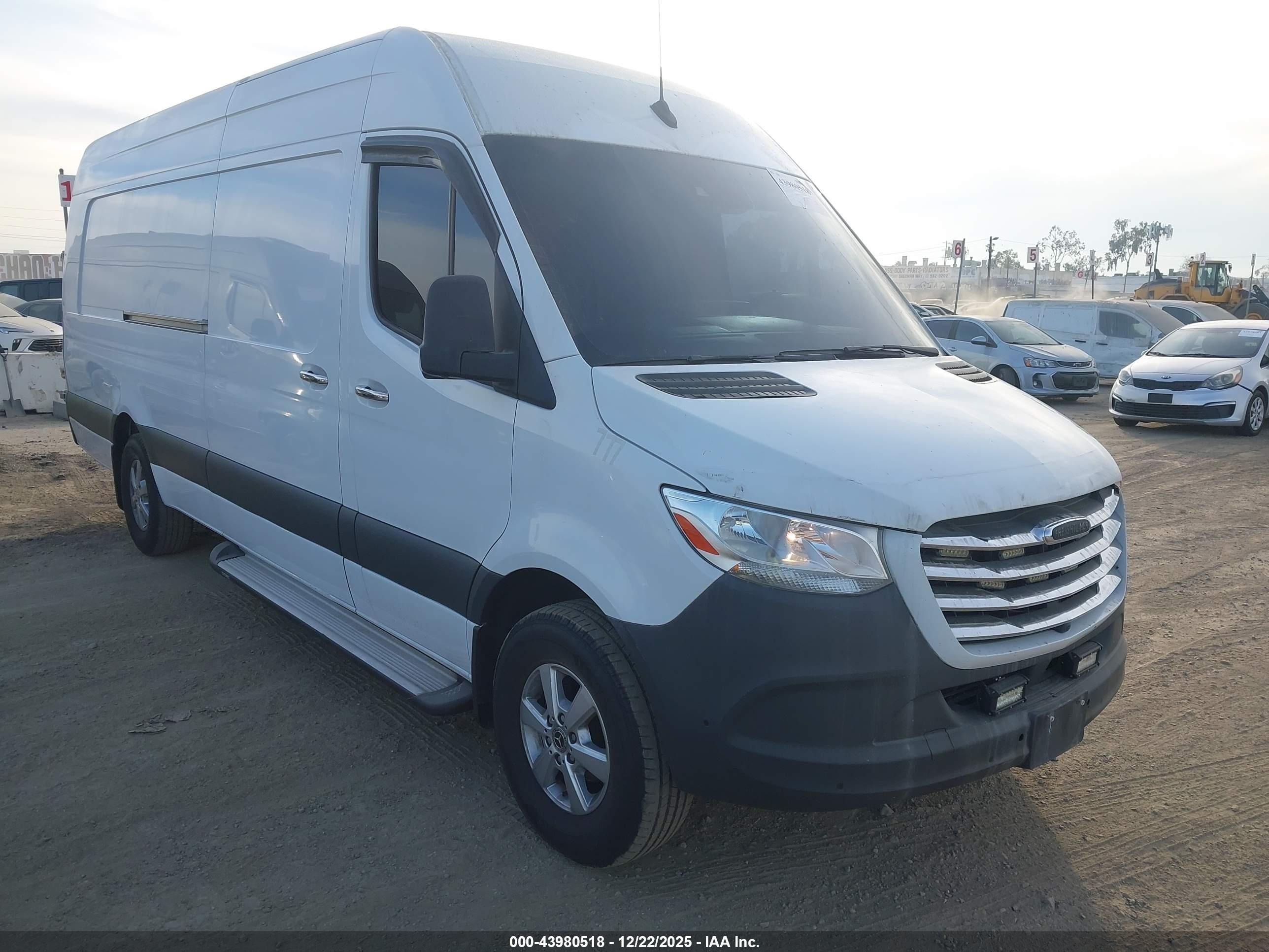2020 Freightliner Sprinter, VIN W2Y4EDHY0LT038222 — Rear end