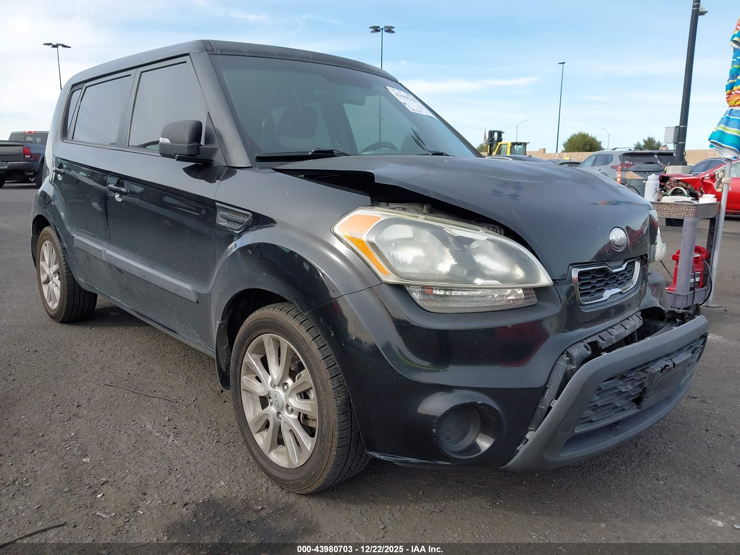 2013 Kia Soul +, VIN KNDJT2A6XD7538664 — Front end