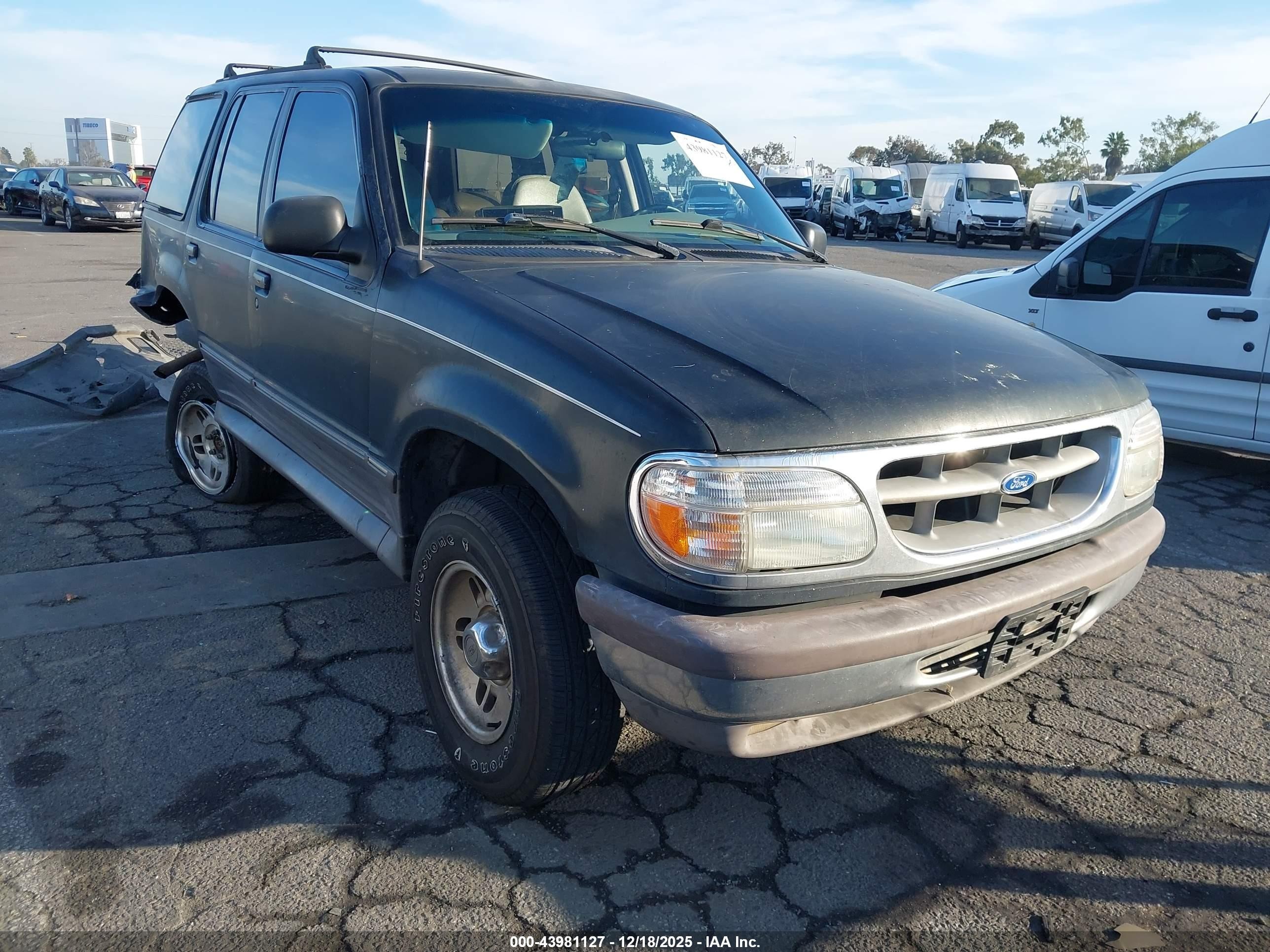 1995 Ford Explorer Eddie Bauer, VIN 1FMDU32X1SZB90998 — Зад