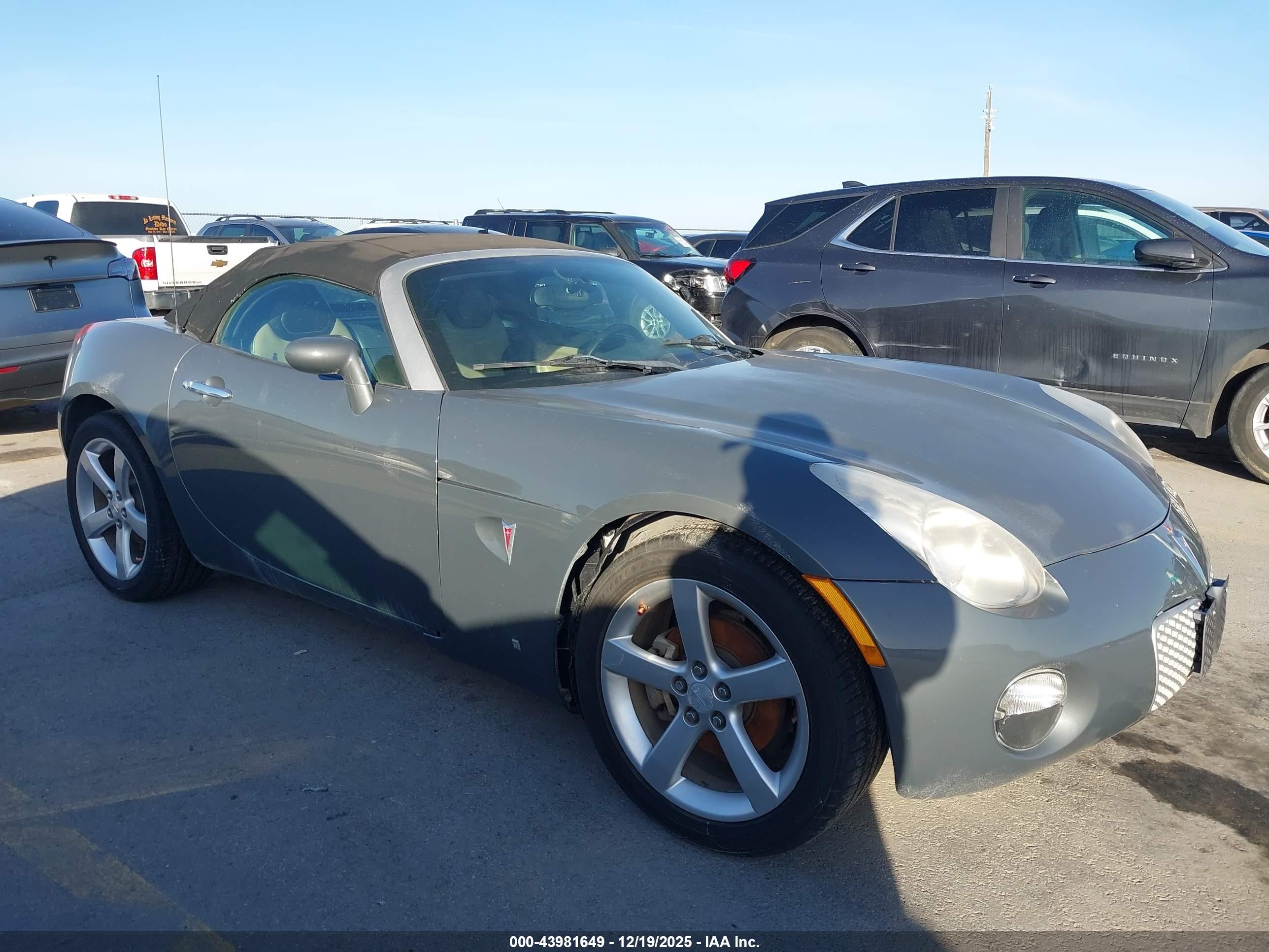 2008 Pontiac Solstice, VIN 1G2MC35B98Y111068 — Front end