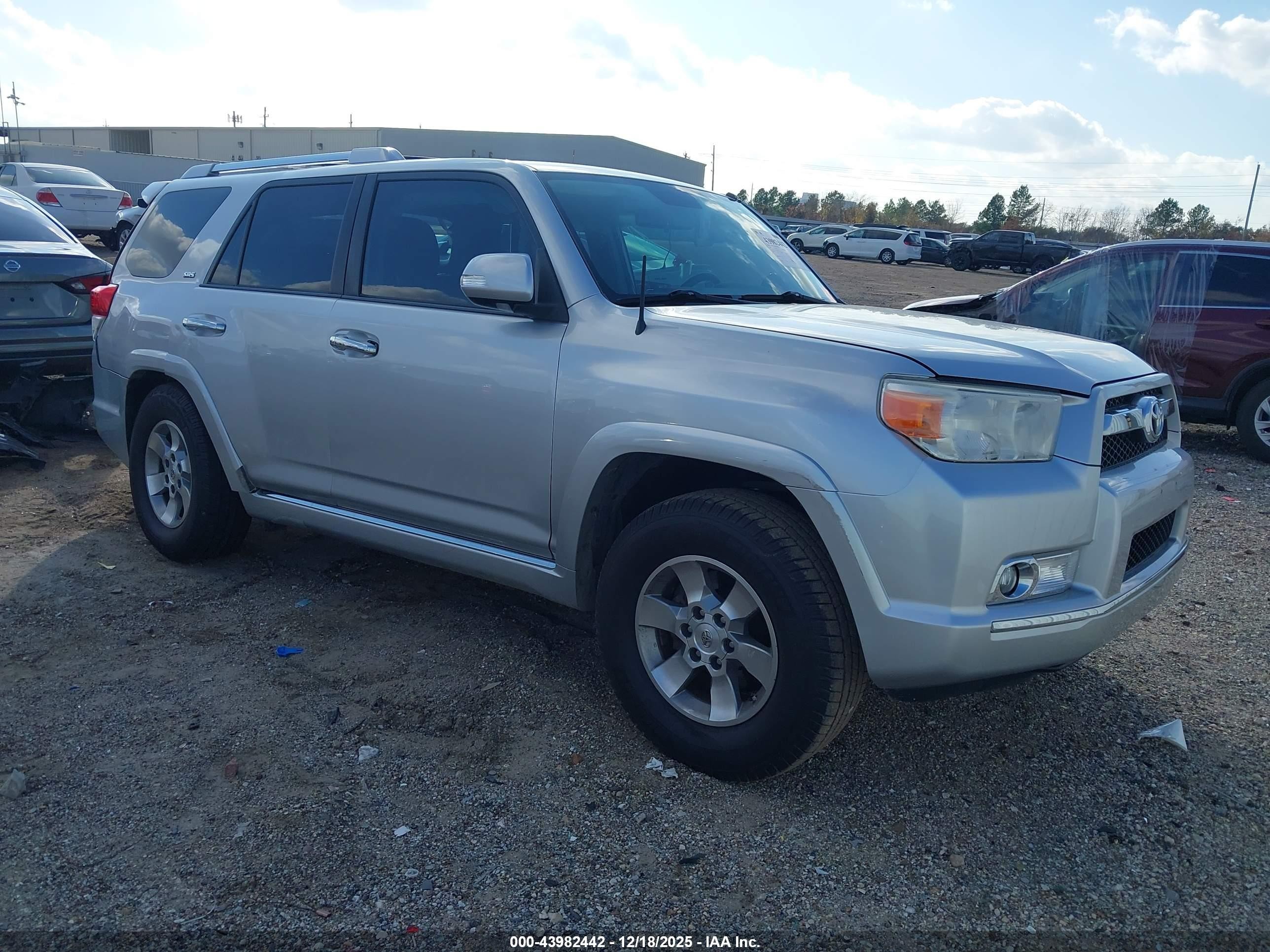 2010 Toyota 4Runner SR5, VIN JTEZU5JR9A5001363 — Rear end