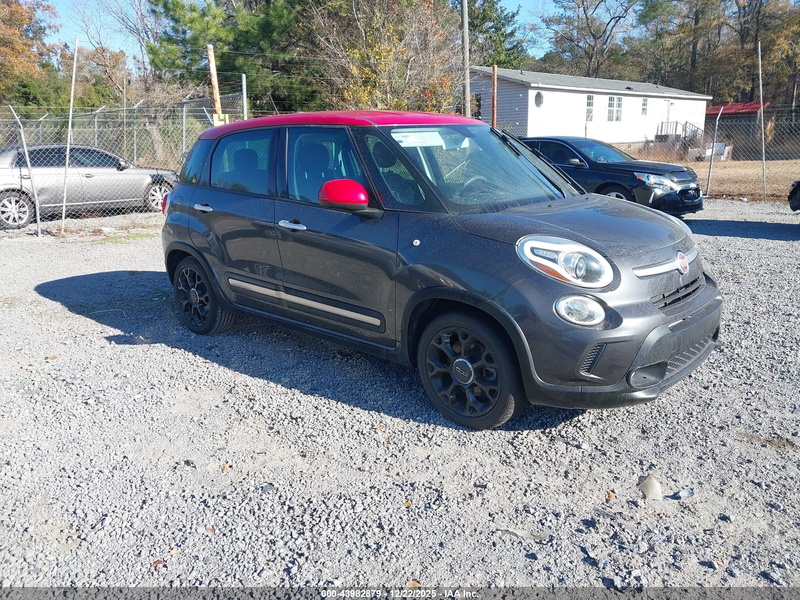 2016 FIAT 500L Urbana Trekking, VIN ZFBCFADH7GZ037900 — Normal wear