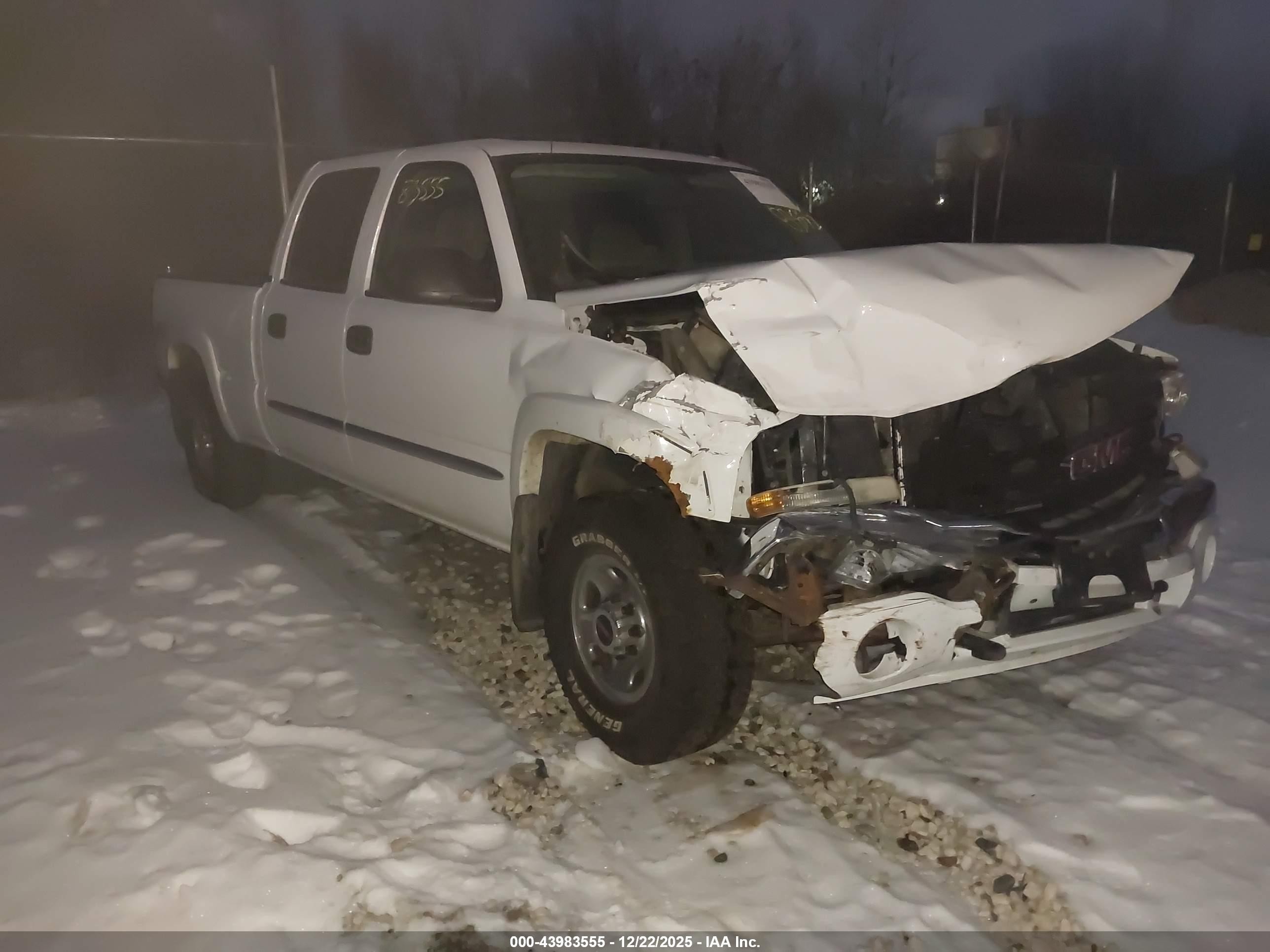 2007 GMC Sierra 1500HD Classic SLE1, VIN 1GTGK13U17F197135 — Front end