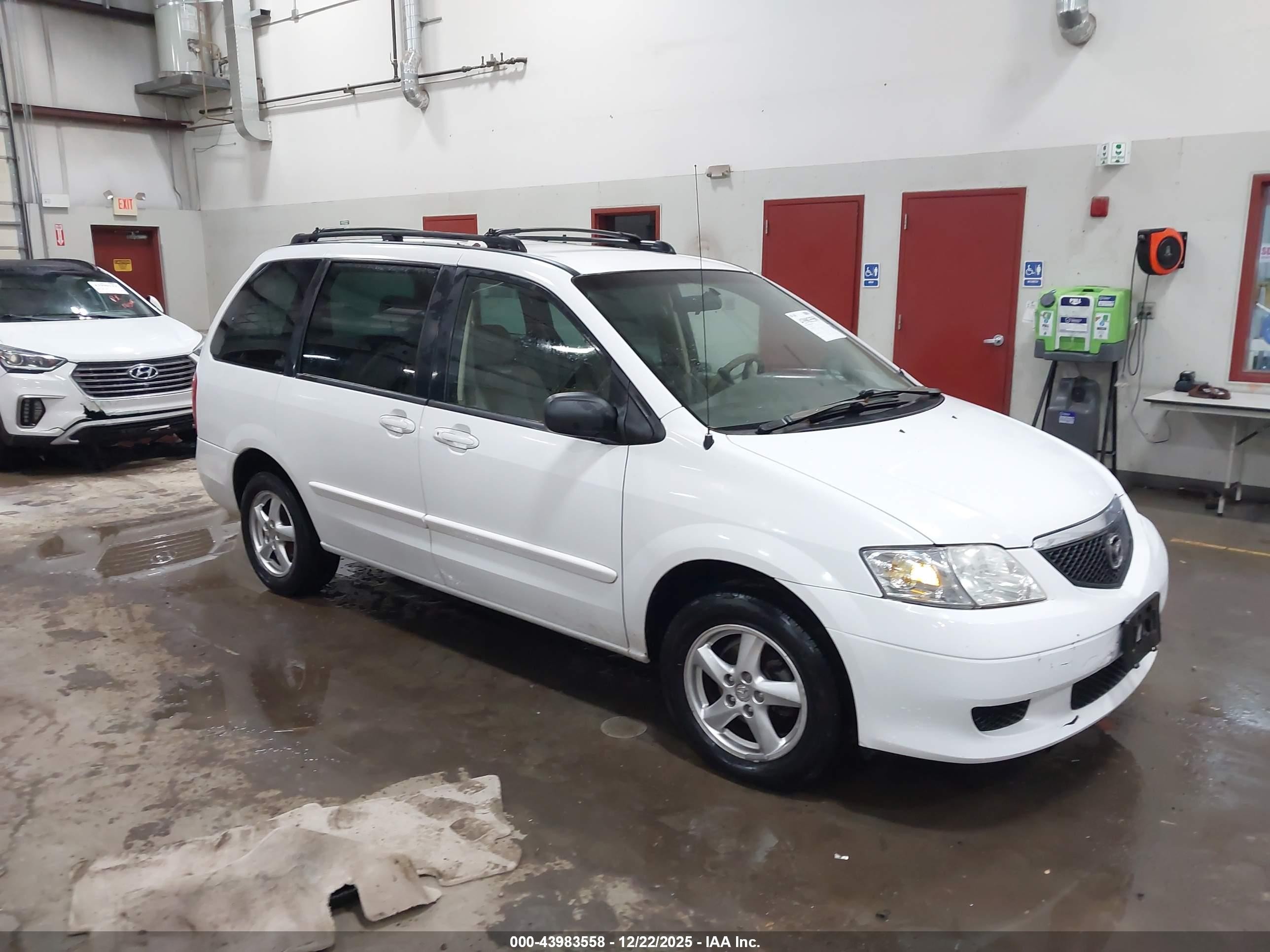 2002 Mazda MPV LX, VIN JM3LW28A020334253 — Front end