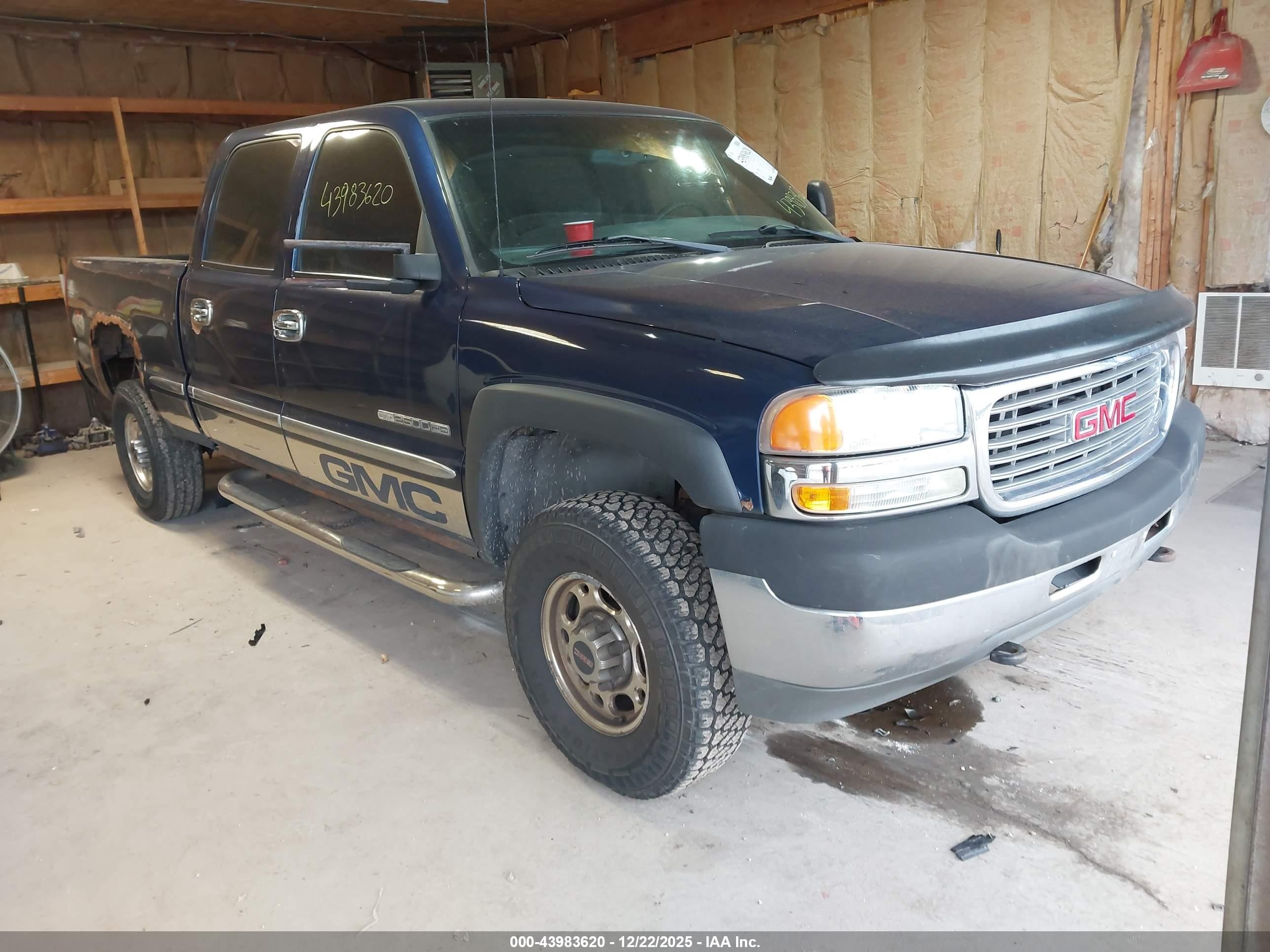 2002 GMC Sierra 2500HD SLE, VIN 1GTHK23UX2F116961 — Rear end