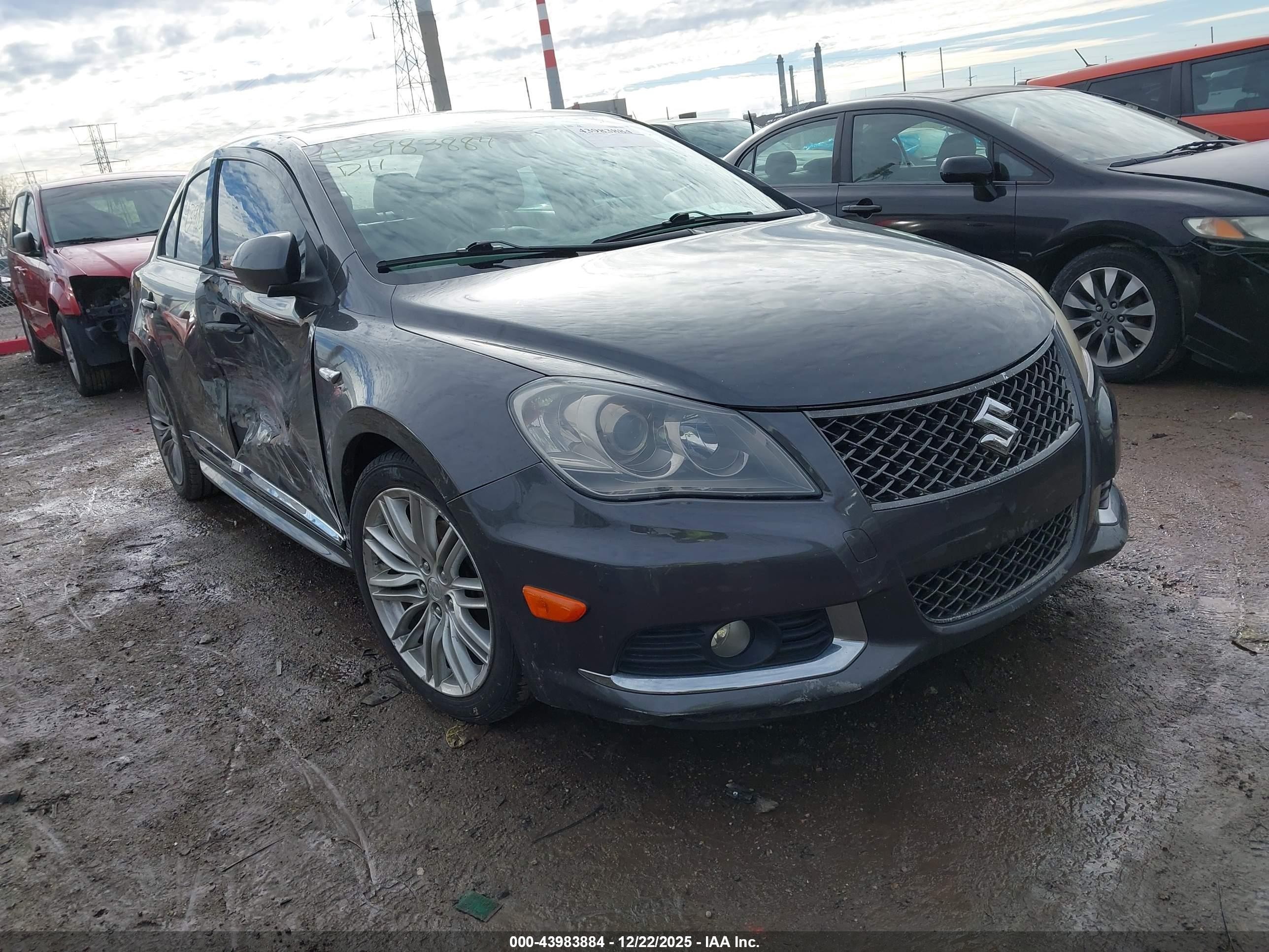 2012 Suzuki Kizashi SLS Sport, VIN JS2RE9A89C6100140 — Side