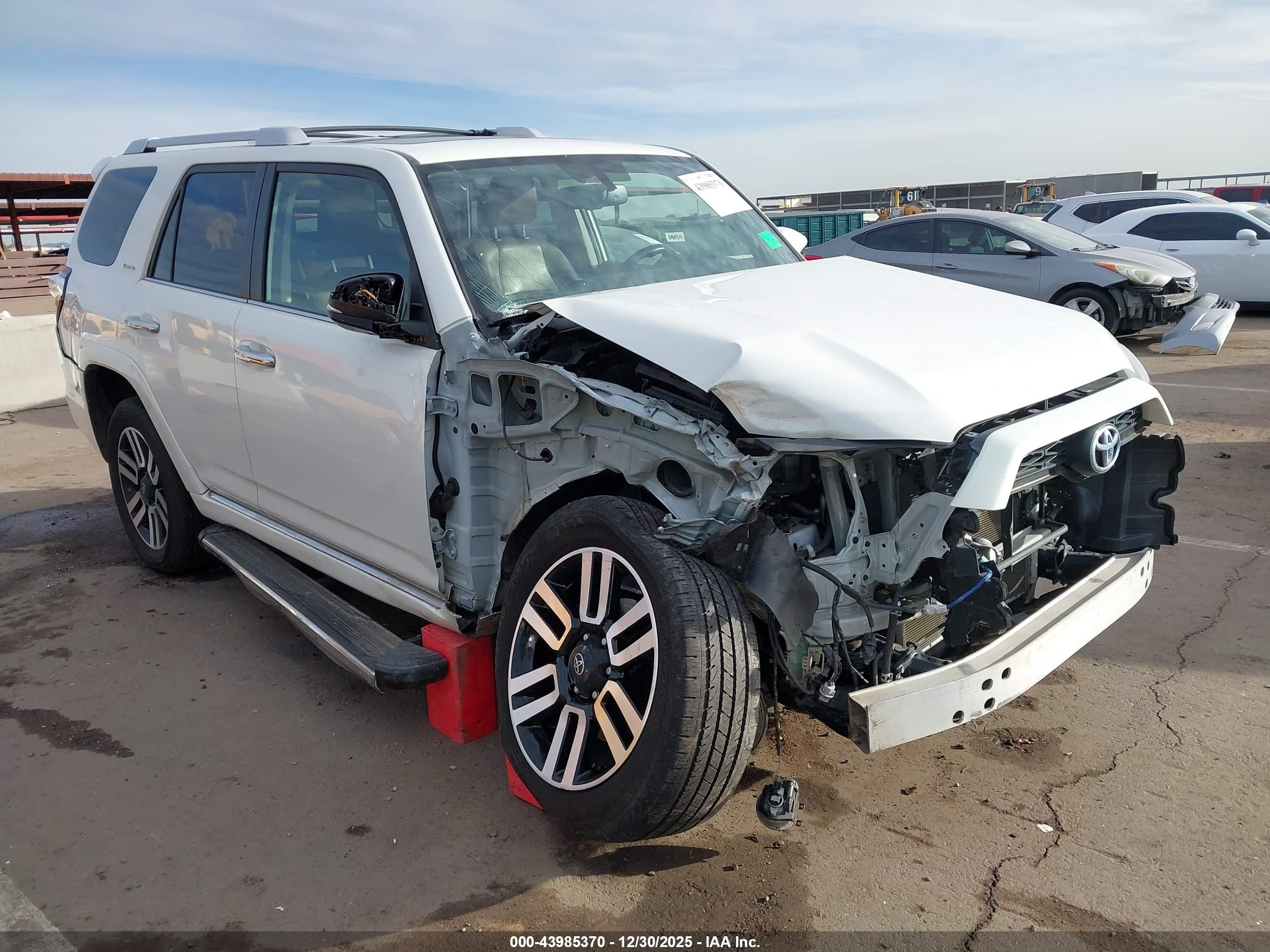 2018 Toyota 4Runner SR5 Premium, VIN JTEBU5JR9J5581988 — Front end