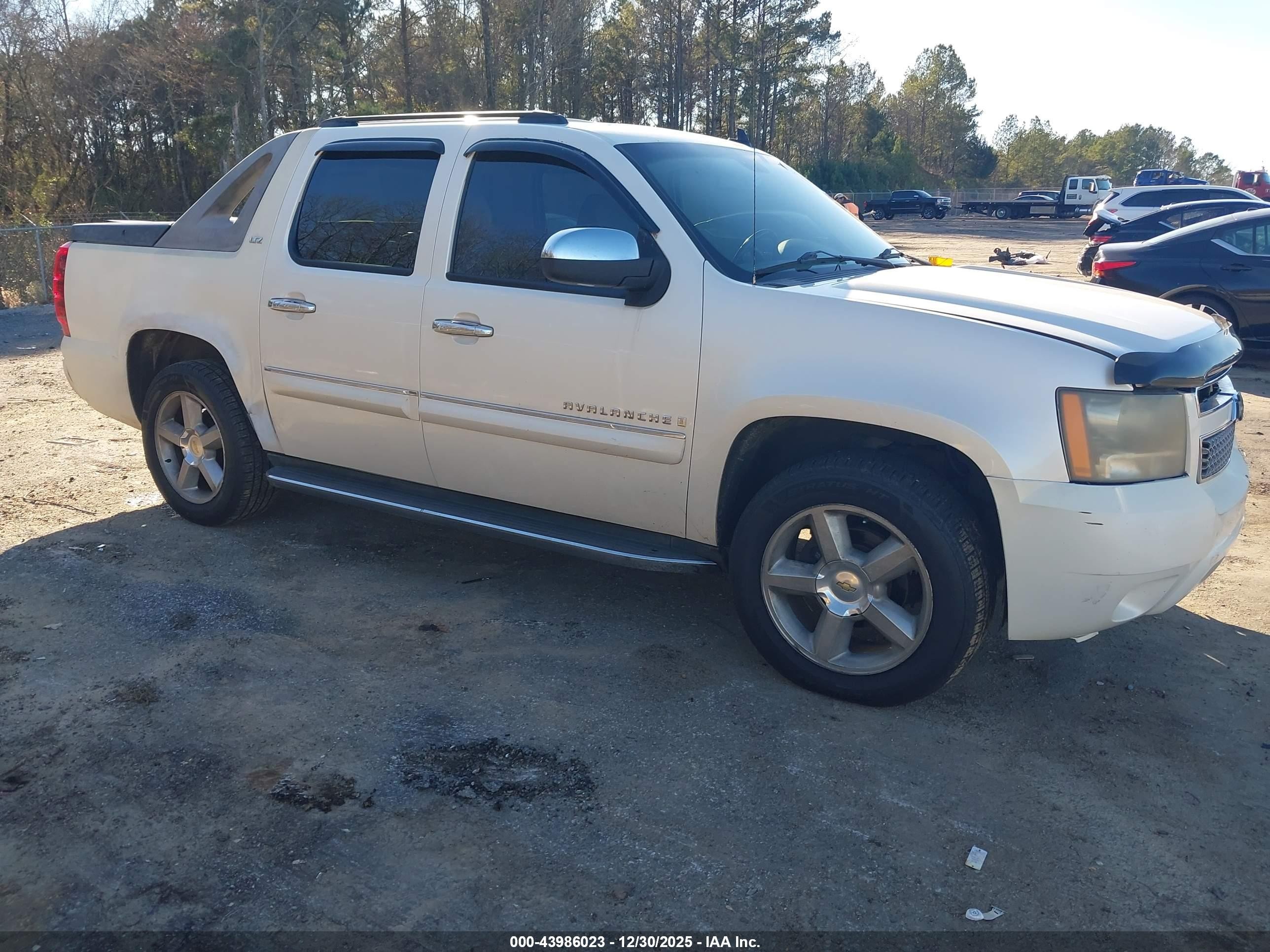 2008 Chevrolet Avalanche LTZ, VIN 3GNFK12358G267358 — Front end