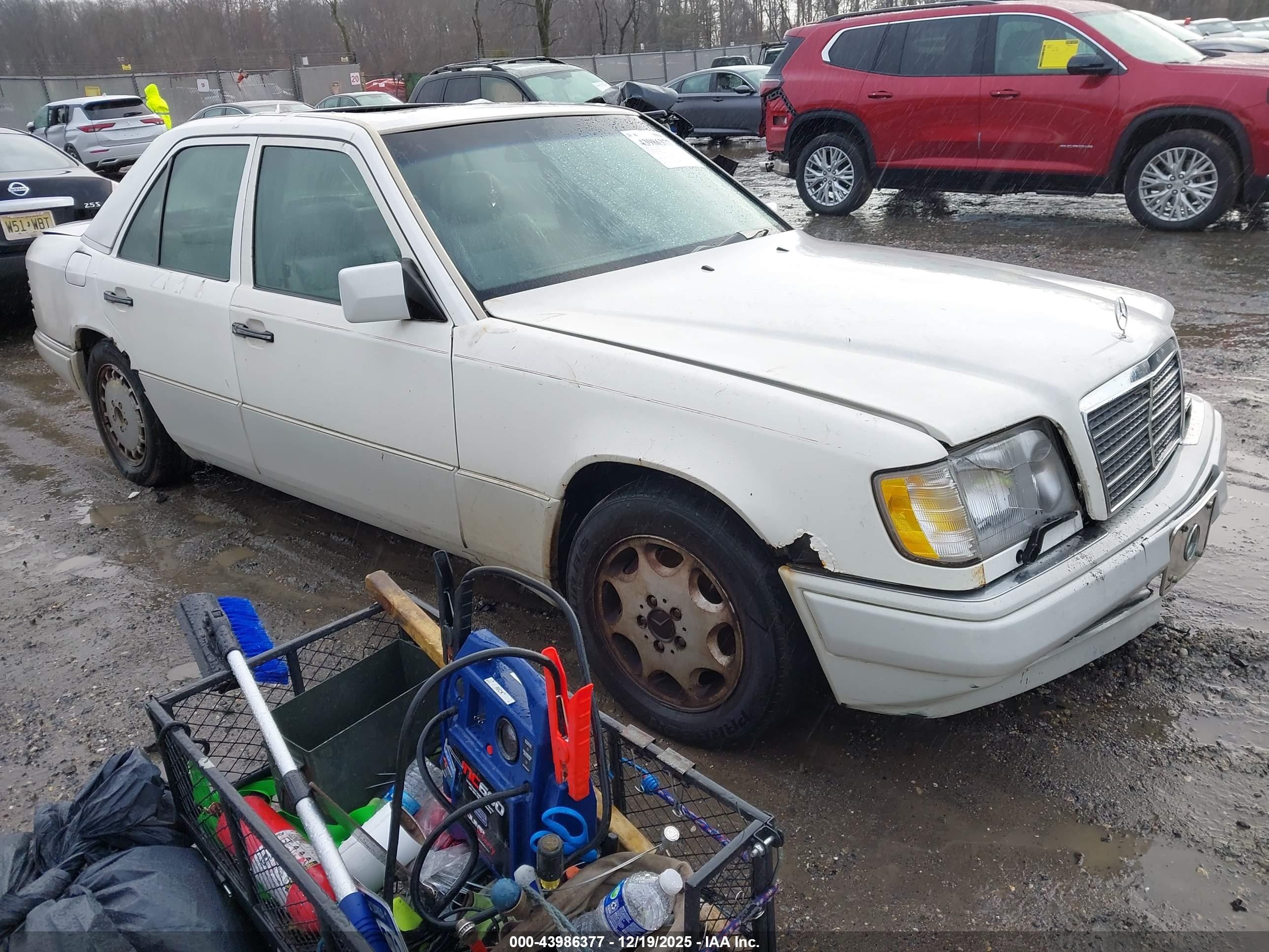 1994 Mercedes-Benz E 320, VIN WDBEA32E6RC146667 — Frame damage