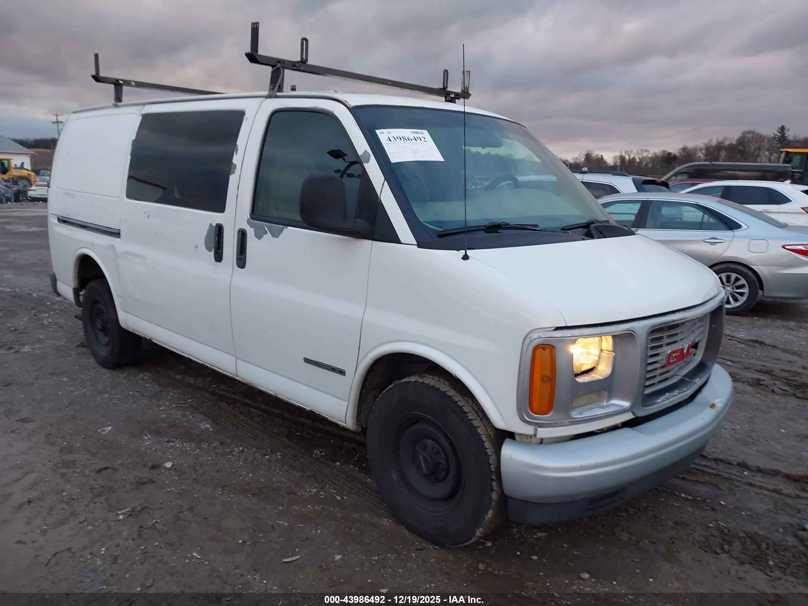 2002 GMC Savana Cargo, VIN 1GTFG25M021108855 — Rear end