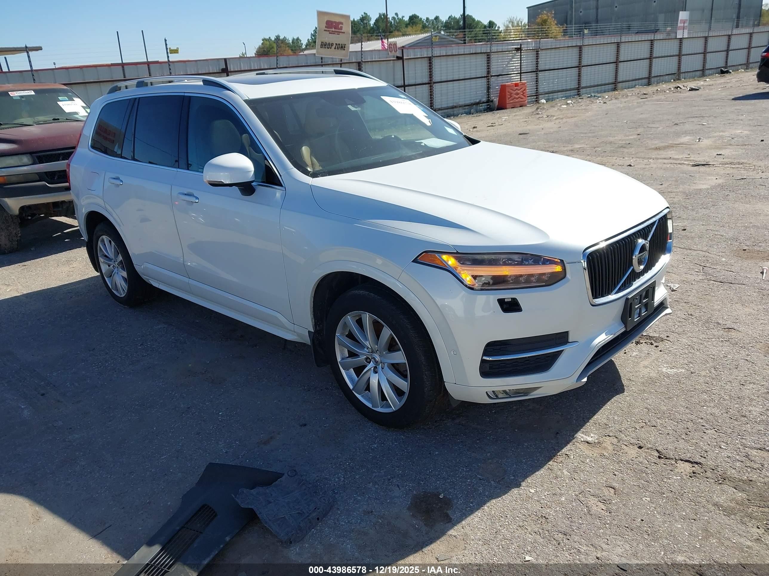 2016 Volvo XC90 T6 Momentum, VIN YV4A22PK6G1040506 — Repossession