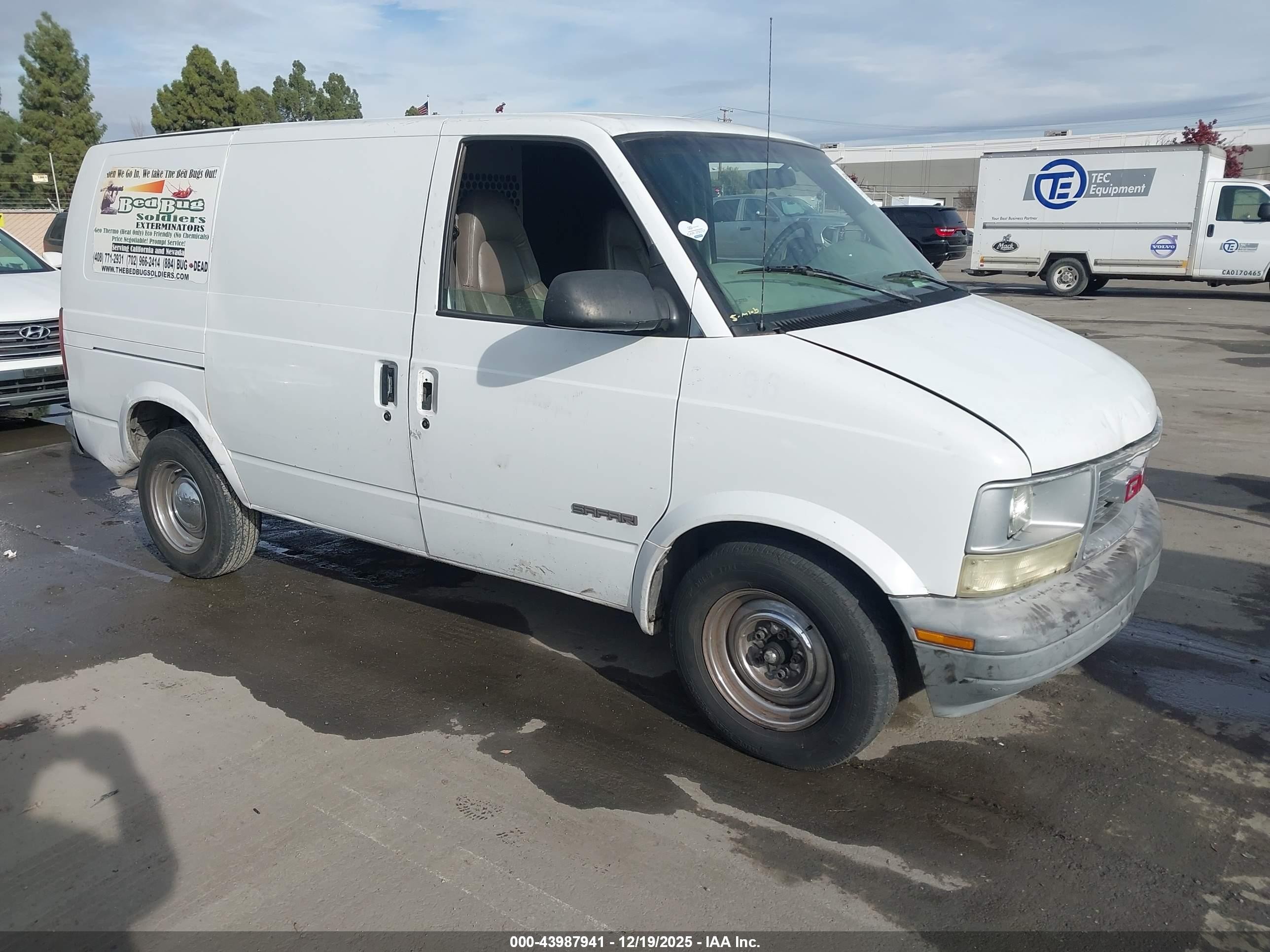 2002 GMC Safari Cargo, VIN 1GTDM19X32B508224 — Normal wear
