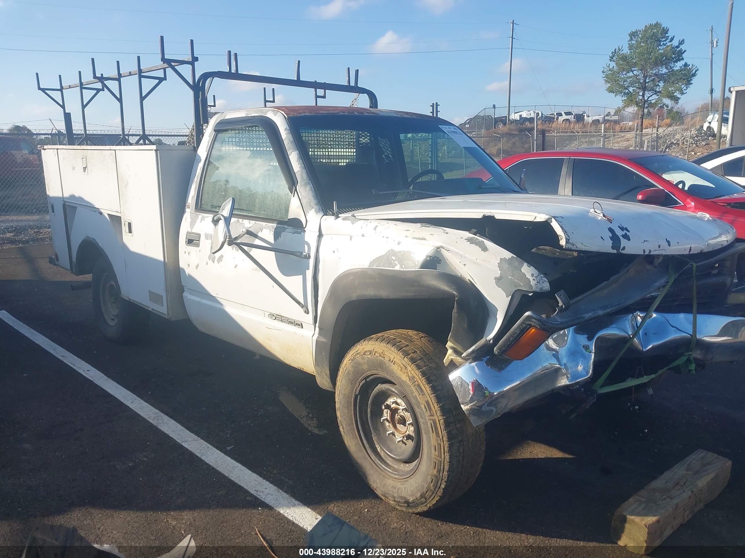 1994 Chevrolet K2500, VIN 1GBGK24K0RE270110 — Front end