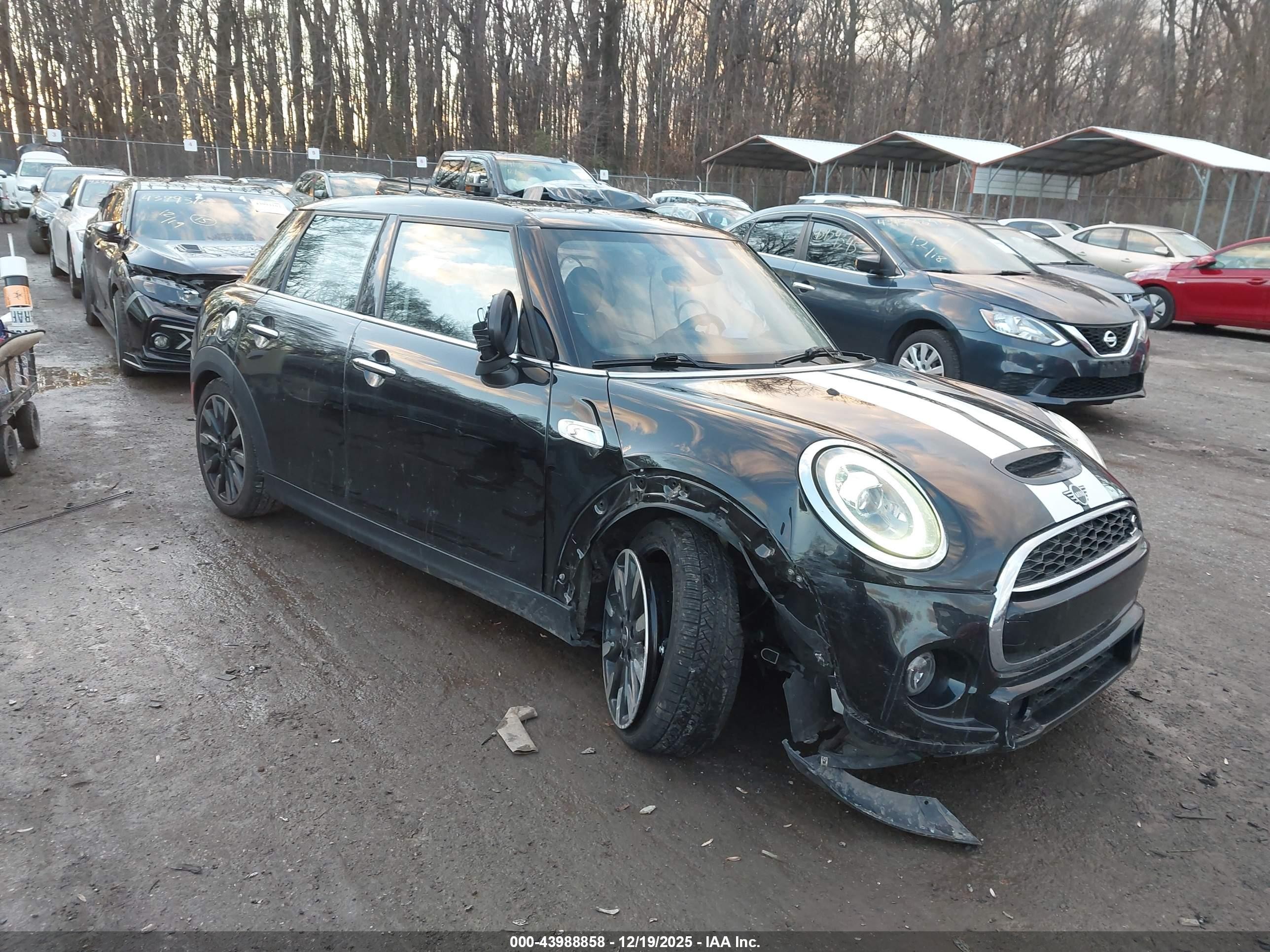 2021 MINI Hardtop 4 Door Cooper S, VIN WMWXU9C01M2N97637 — Side
