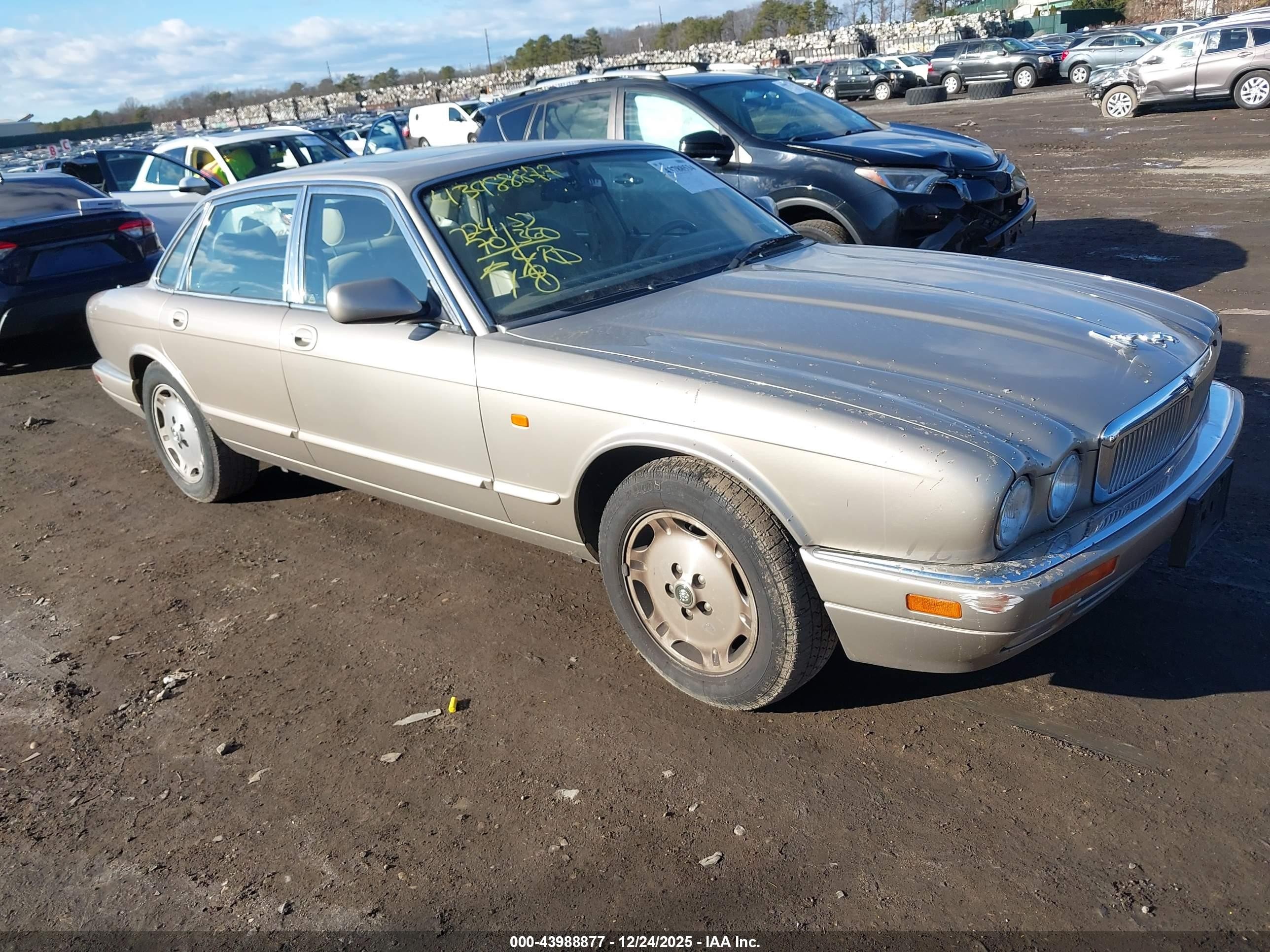 1995 Jaguar XJ, VIN SAJHX1740SC724383 — Auction photo 1 of 6