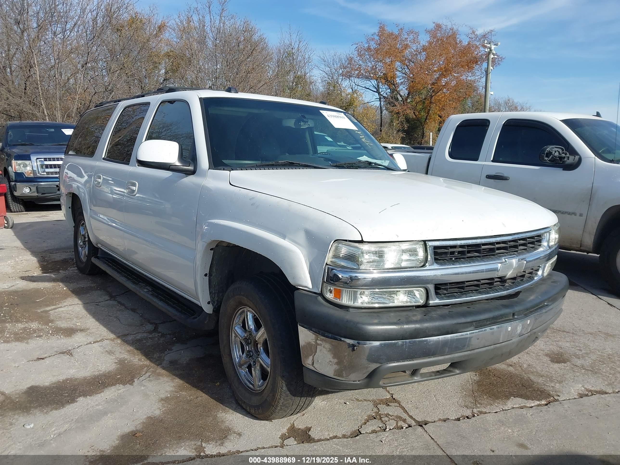 2005 Chevrolet Suburban LT, VIN 3GNEC16Z45G114683 — Front end