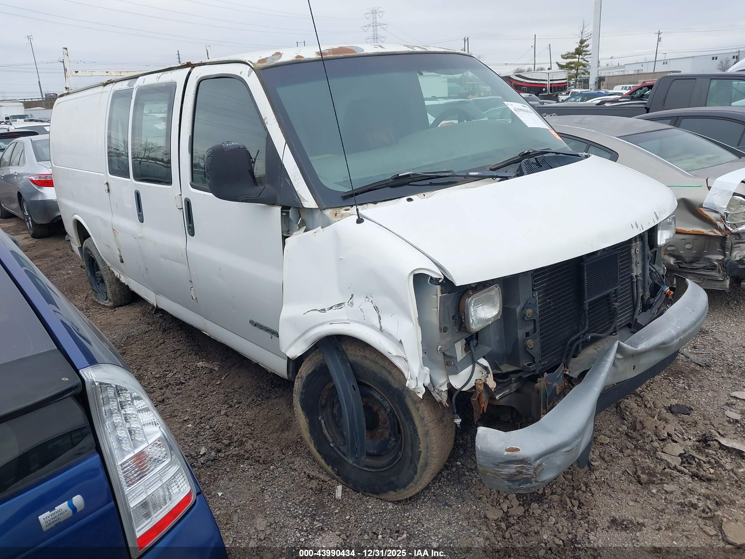 2001 Chevrolet Express, VIN 1GCHG39R411124124 — All over