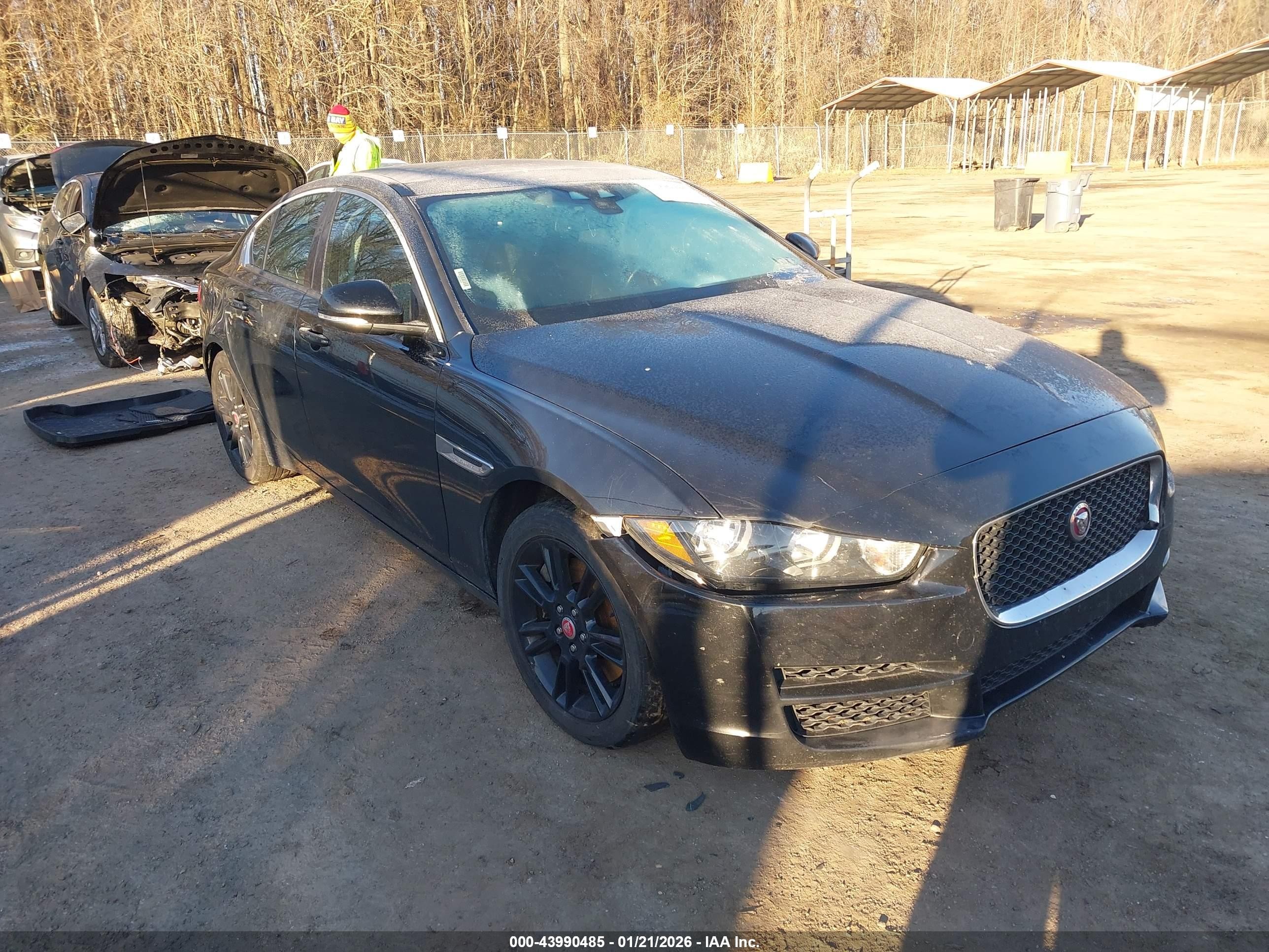 2018 Jaguar XE 25t Premium, VIN SAJAJ4FX2JCP24092 — Front end
