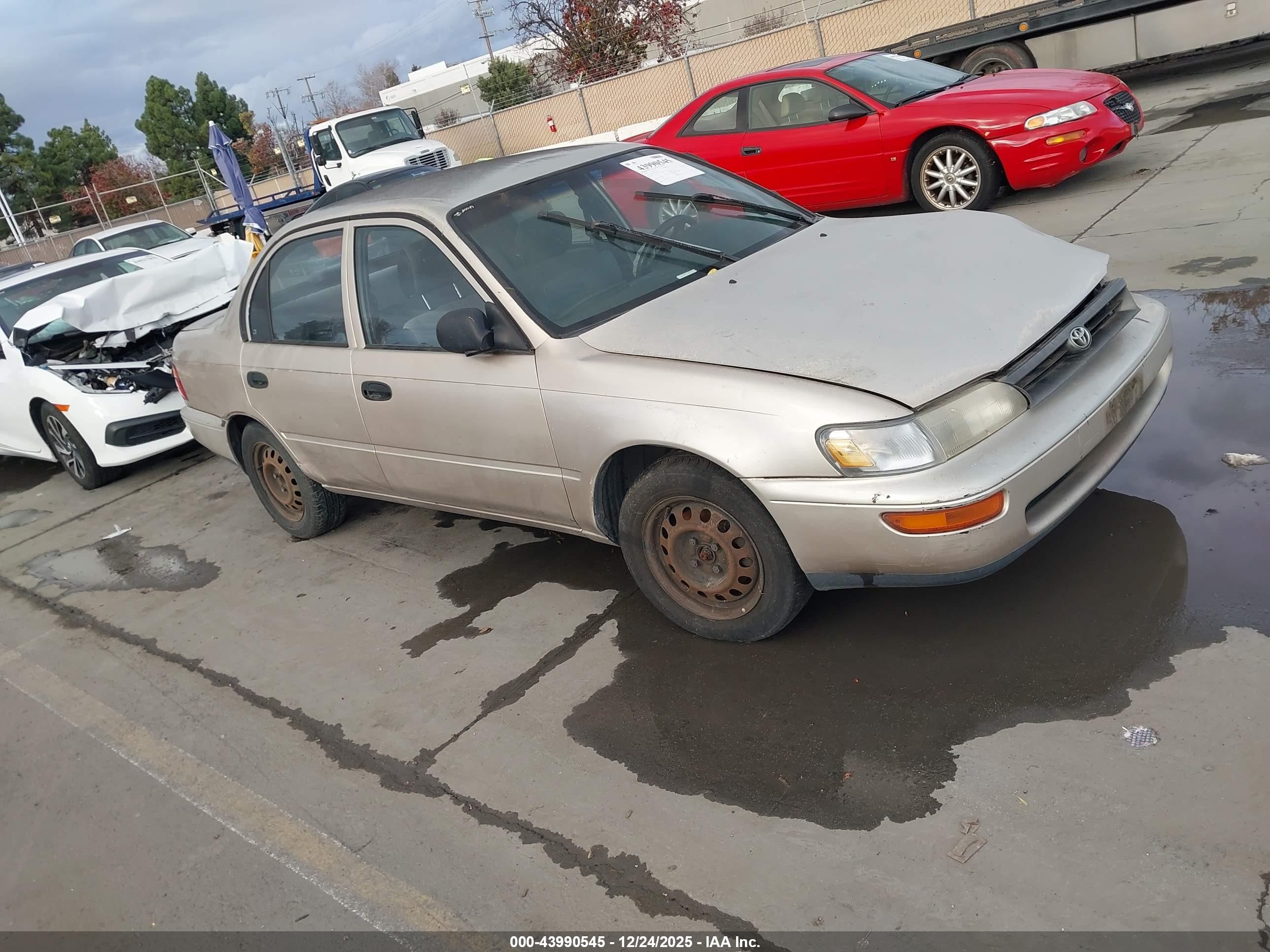1995 Toyota Corolla, VIN JT2AE04B6S0101752 — Front end