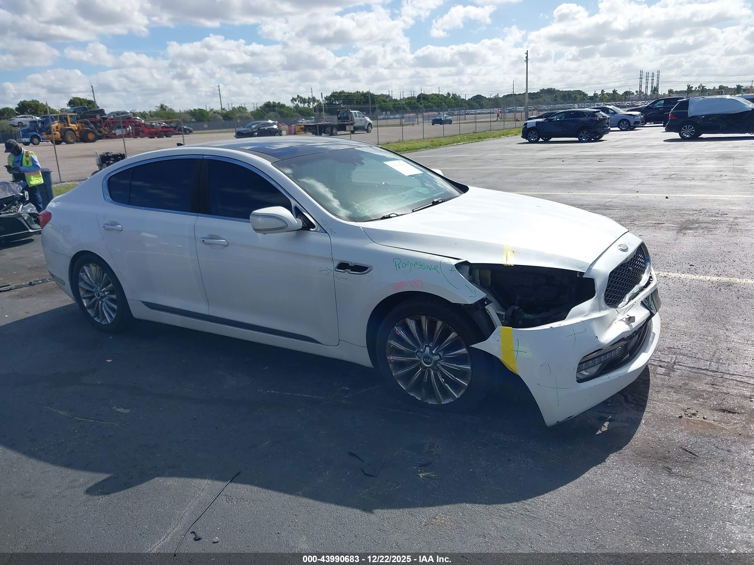 2015 Kia K900 Luxury, VIN KNALW4D46F6018019 — Front end