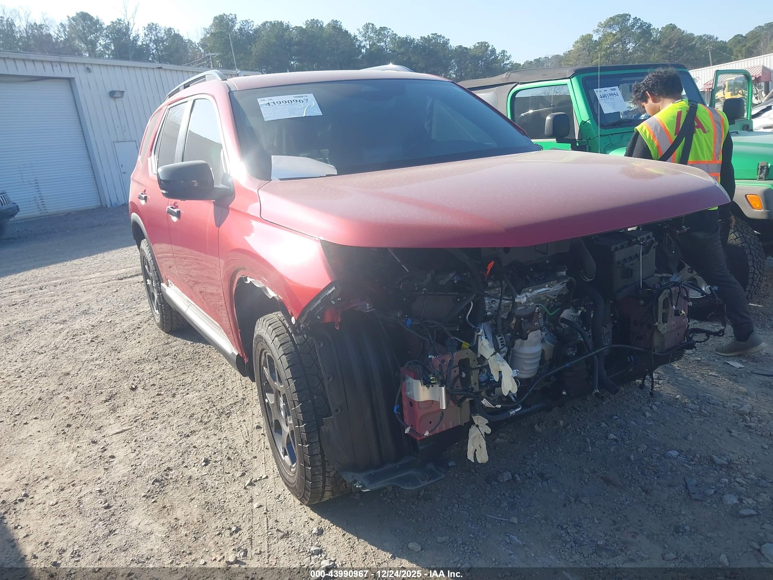 2025 Honda Pilot TrailSport, VIN 5FNYG1H69SB036710 — Front end