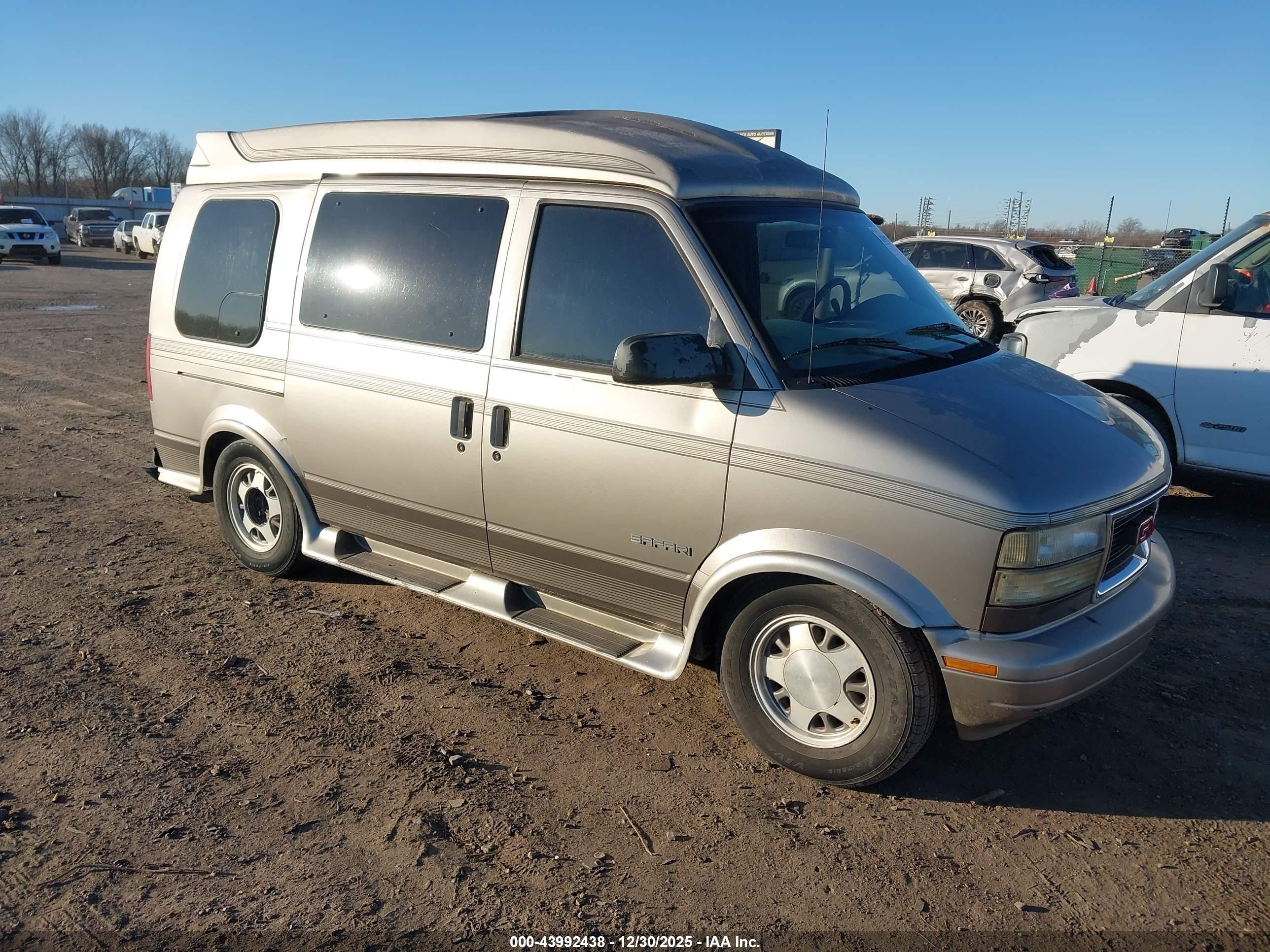 2001 GMC Safari Cargo YF7, VIN 1GDDM19W31B521640 — Auction photo