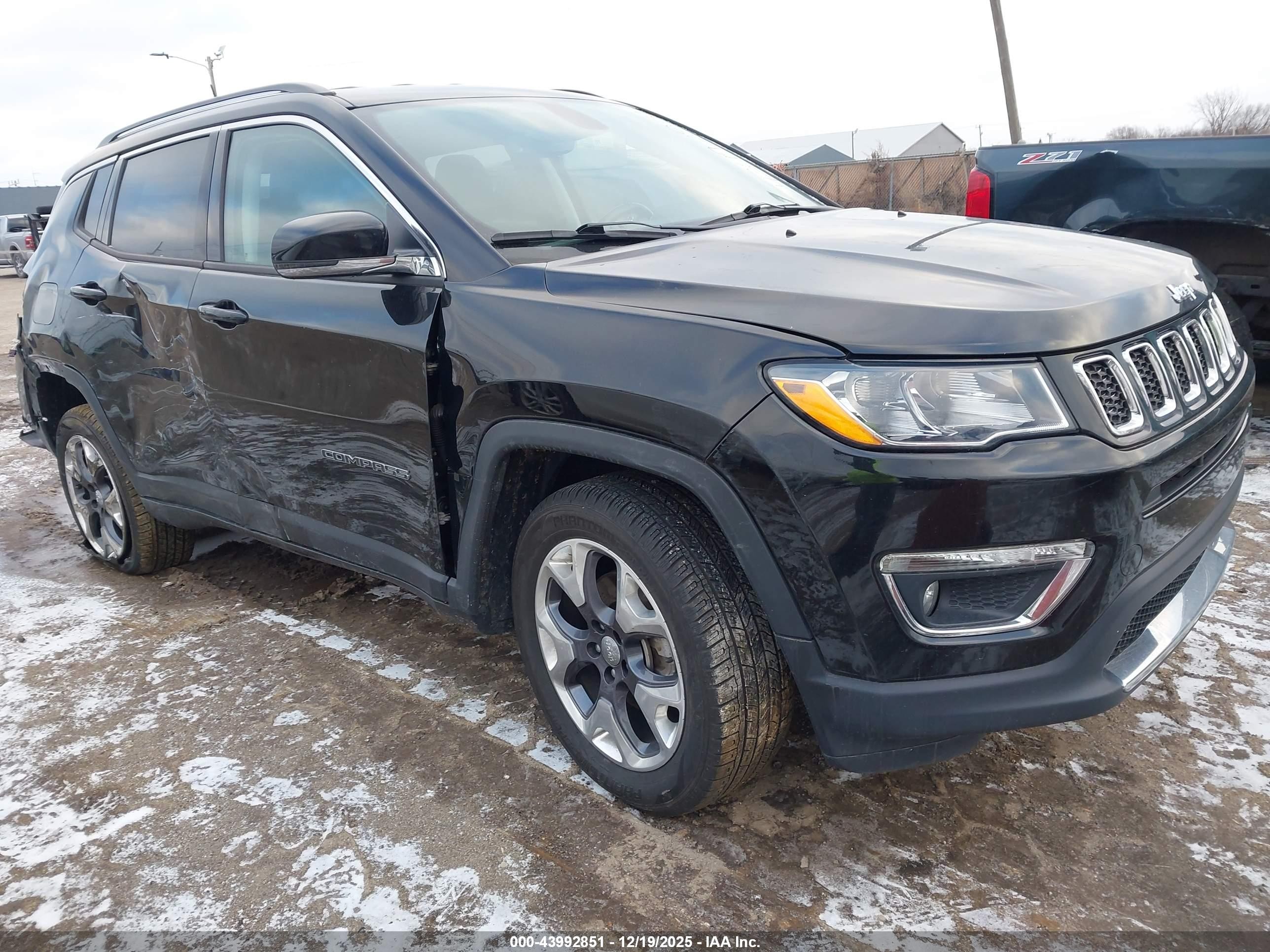 2020 Jeep Compass Limited, VIN 3C4NJDCB2LT130232 — Auction photo 1 of 5