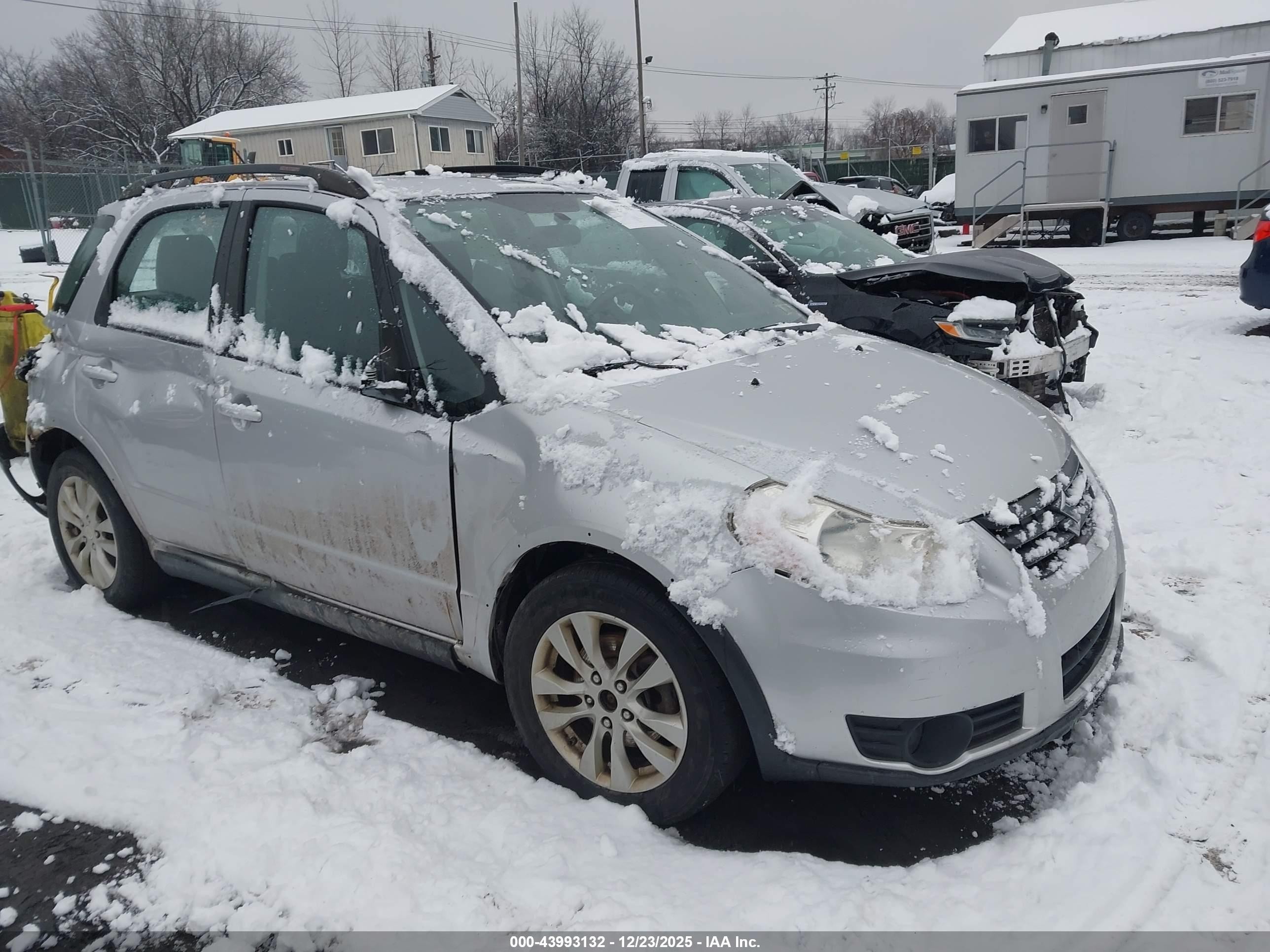 2013 Suzuki SX4 Crossover, VIN JS2YB5A31D6100037 — Side