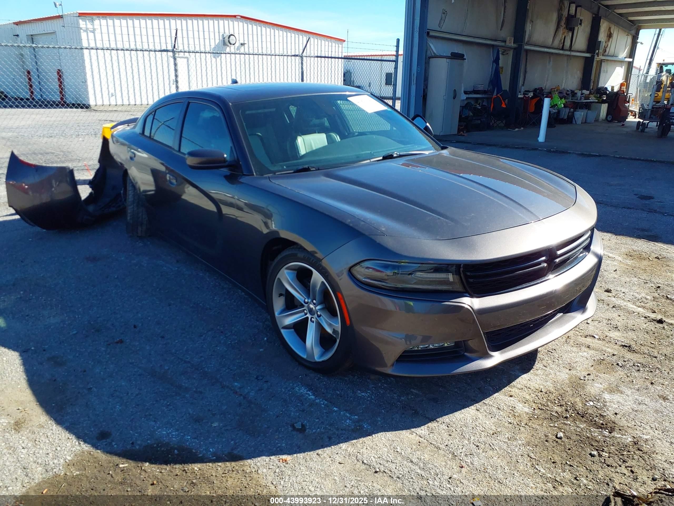 2017 Dodge Charger SXT, VIN 2C3CDXHGXHH504563 — Rear end