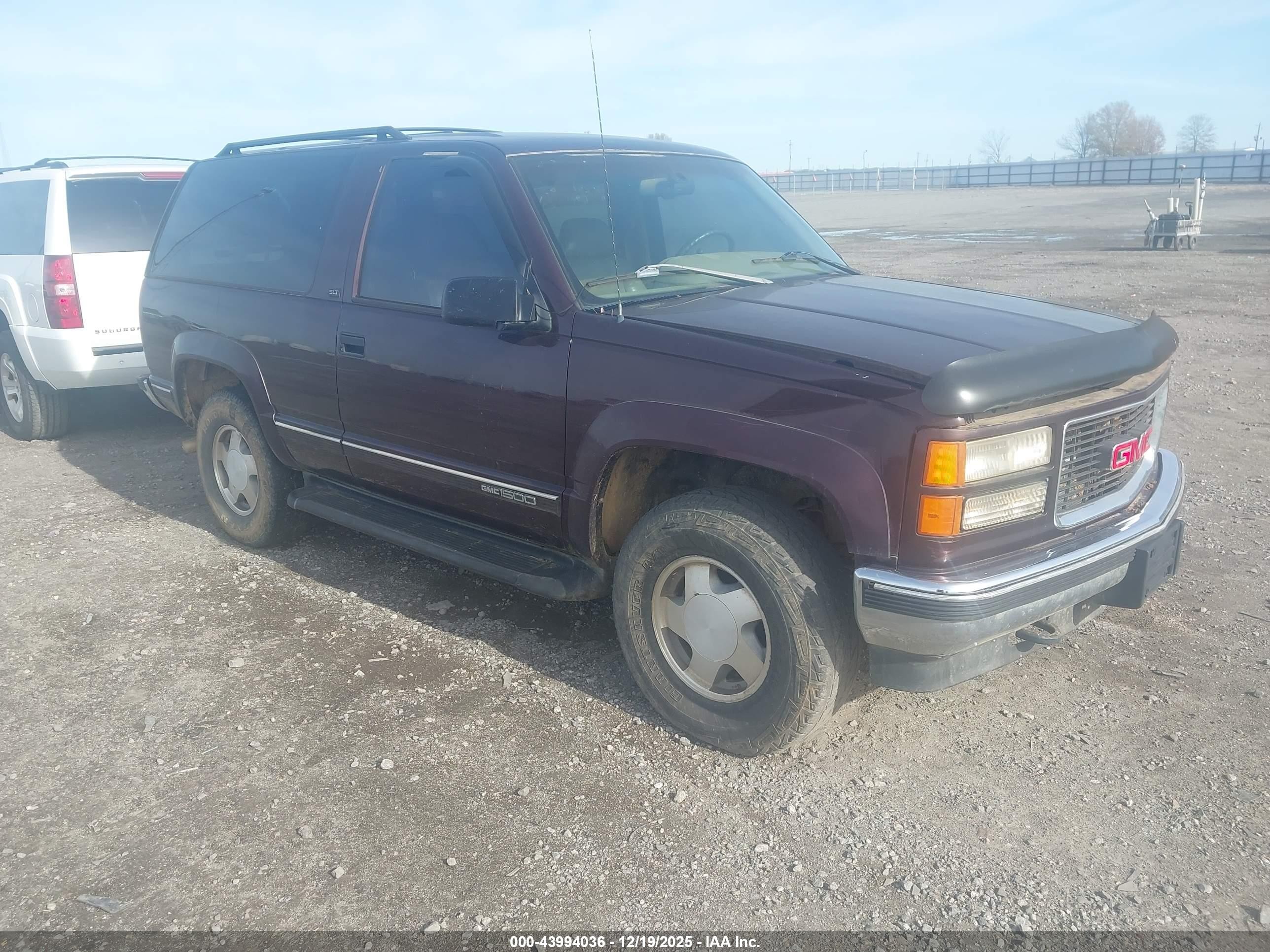 1996 GMC Yukon, VIN 3GKEK18R7TG522444 — Rear end