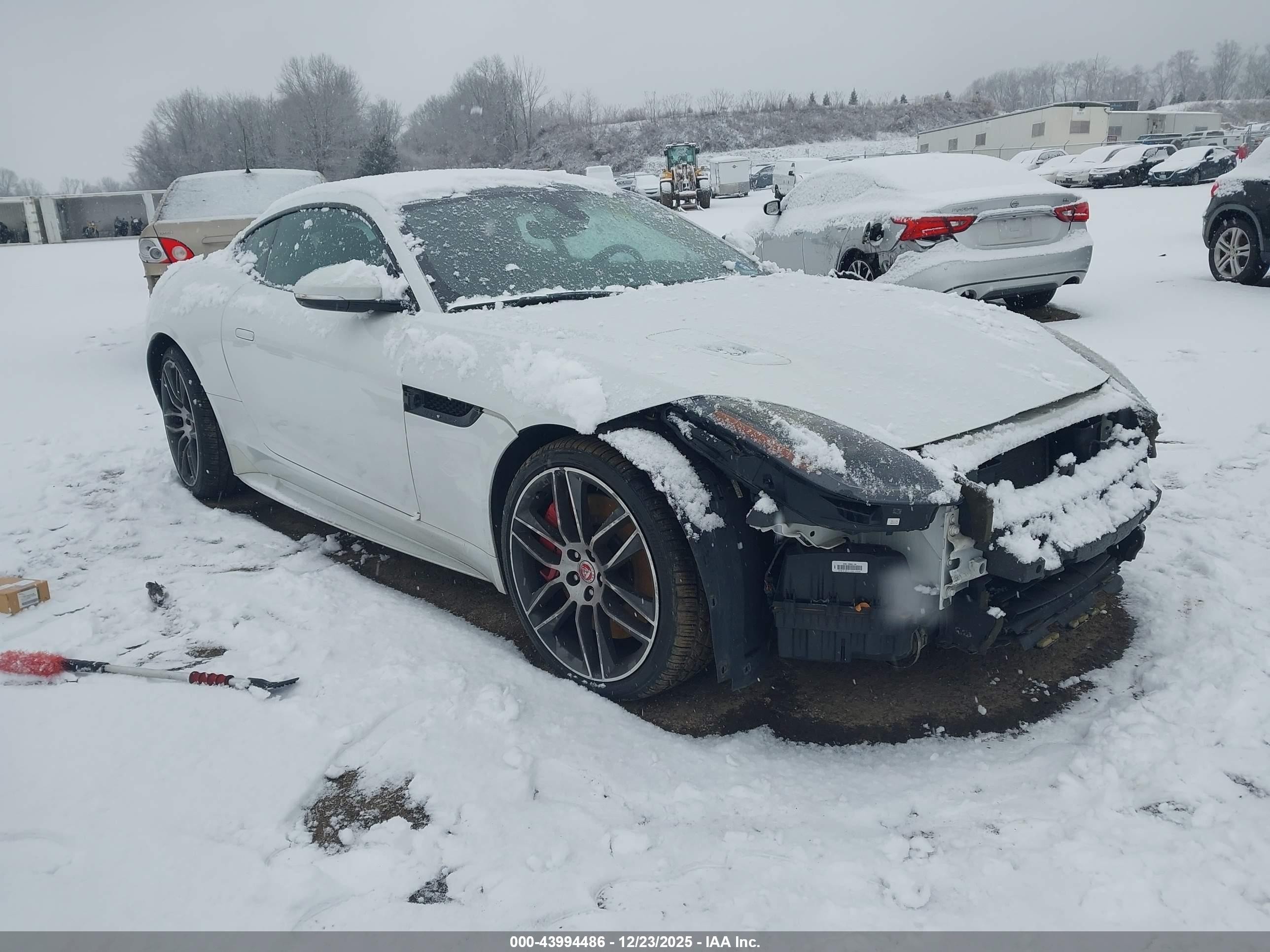 2016 Jaguar F-Type R, VIN SAJWJ6DL8GMK34440 — Перед