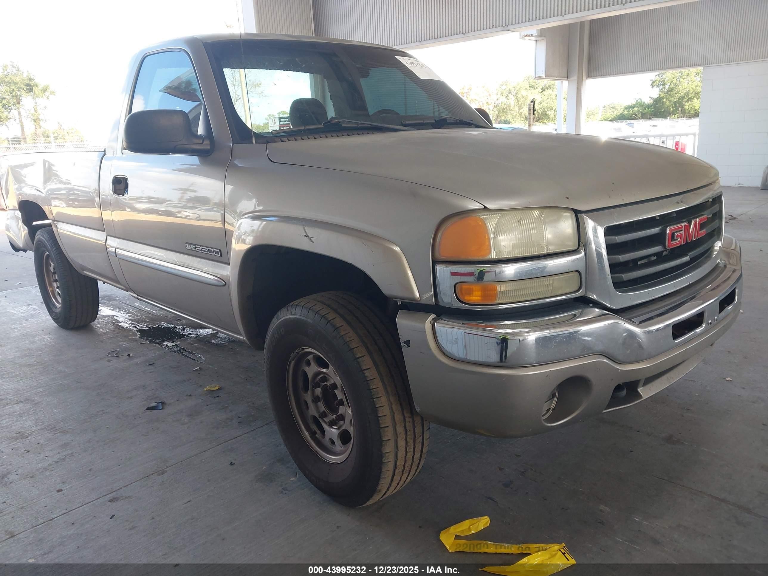 2003 GMC Sierra 2500 SL, VIN 1GTGC24U23Z150335 — Rear end