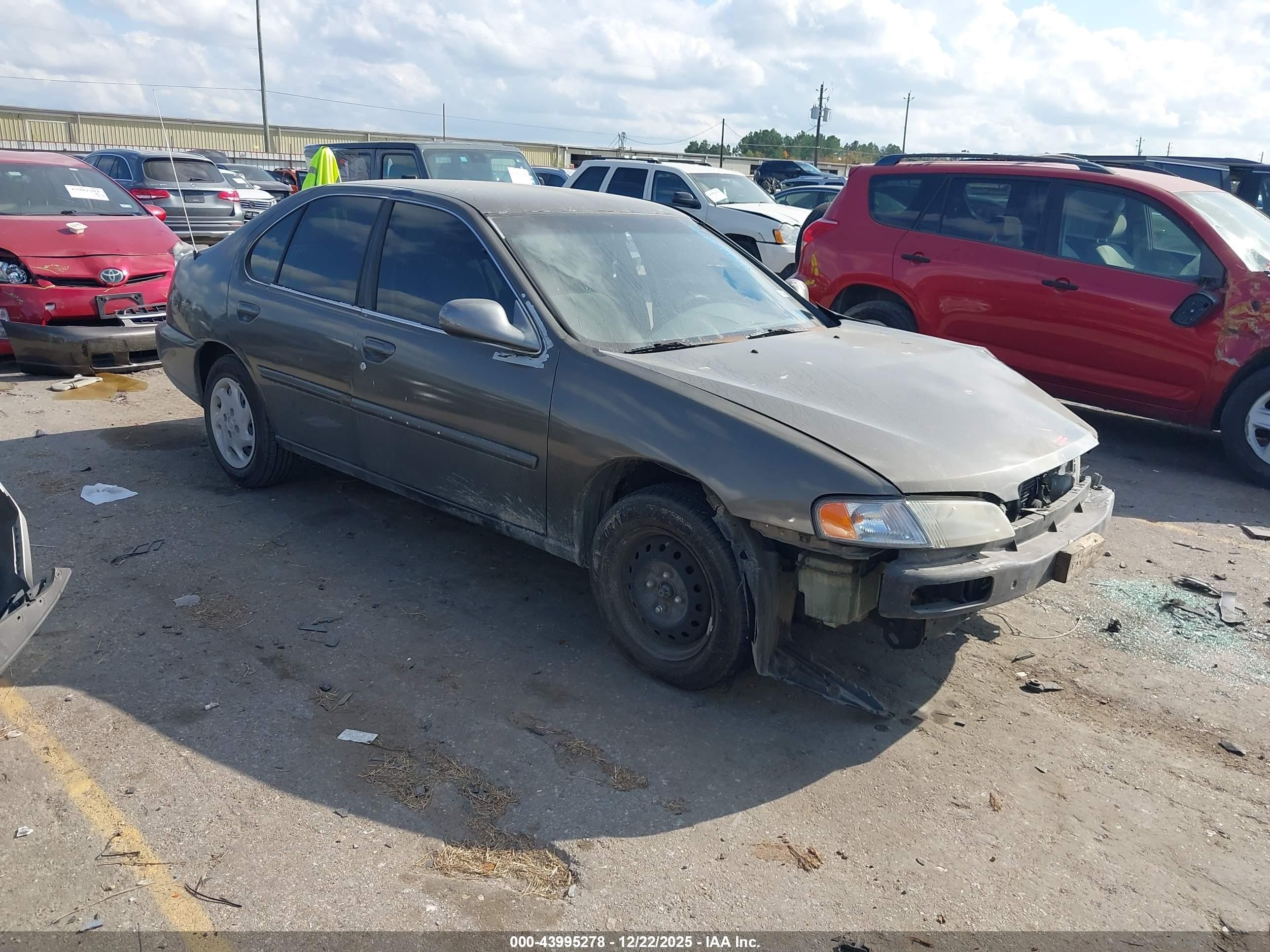 1999 Nissan Altima XE, VIN 1N4DL01D7XC163480 — Front end