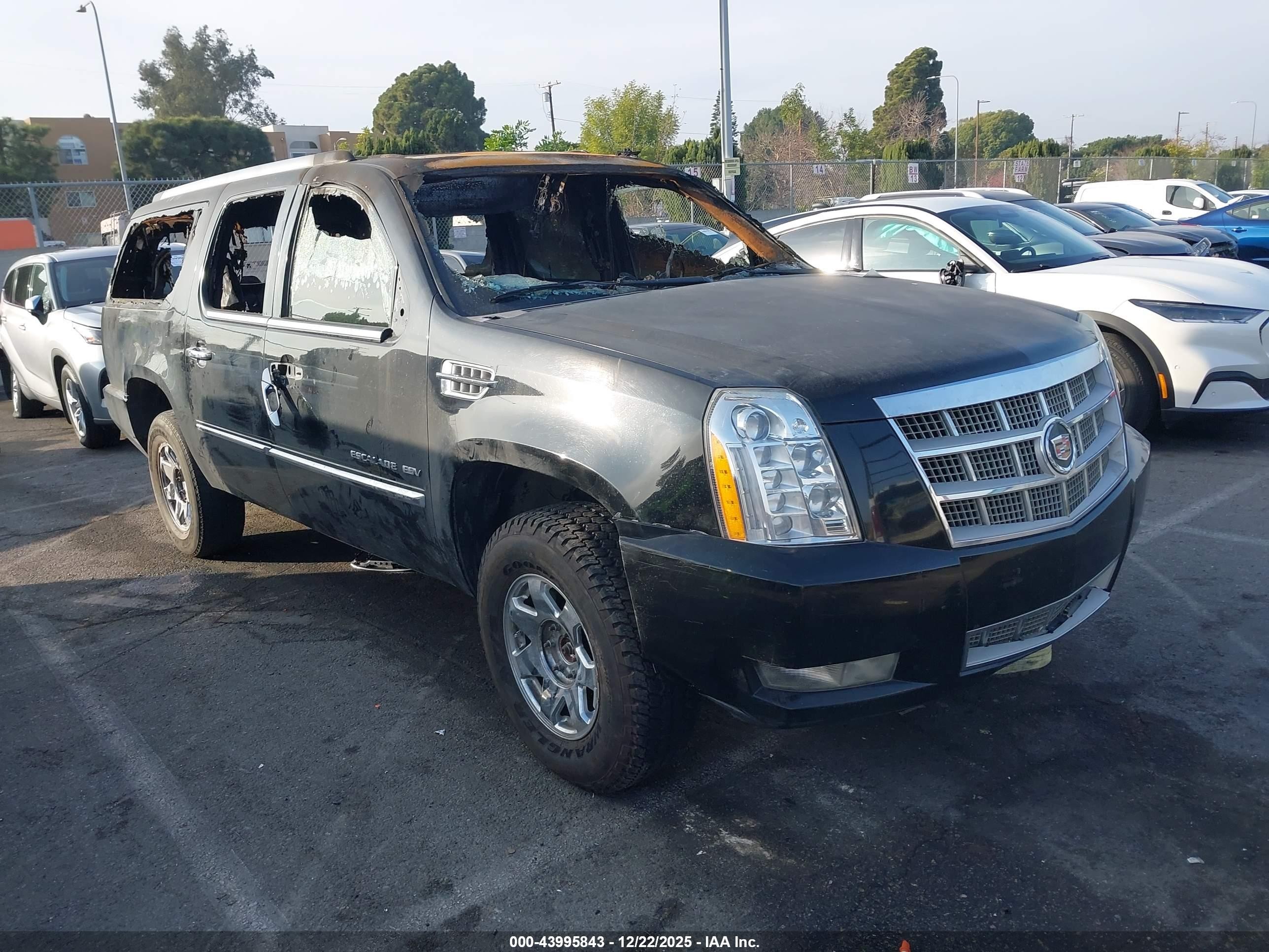 2013 Cadillac Escalade ESV Platinum Edition, VIN 1GYS4KEF4DR274402 — Interior fire