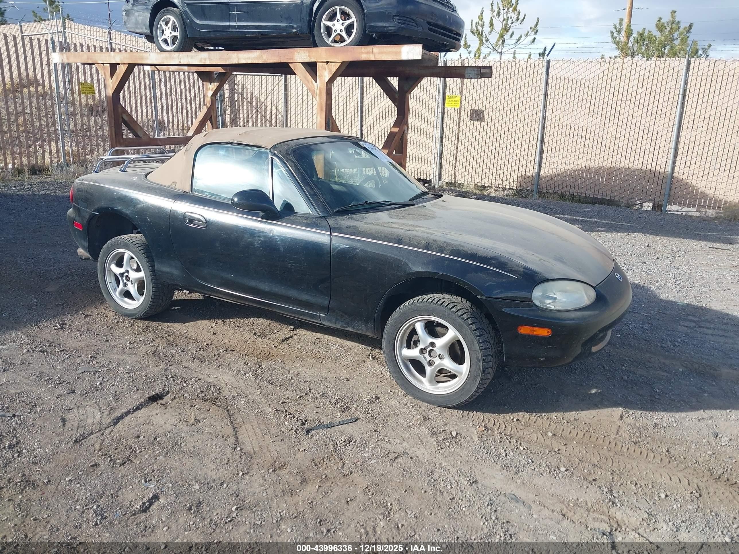 1999 Mazda MX-5 Miata, VIN JM1NB3530X0103207 — Normal wear
