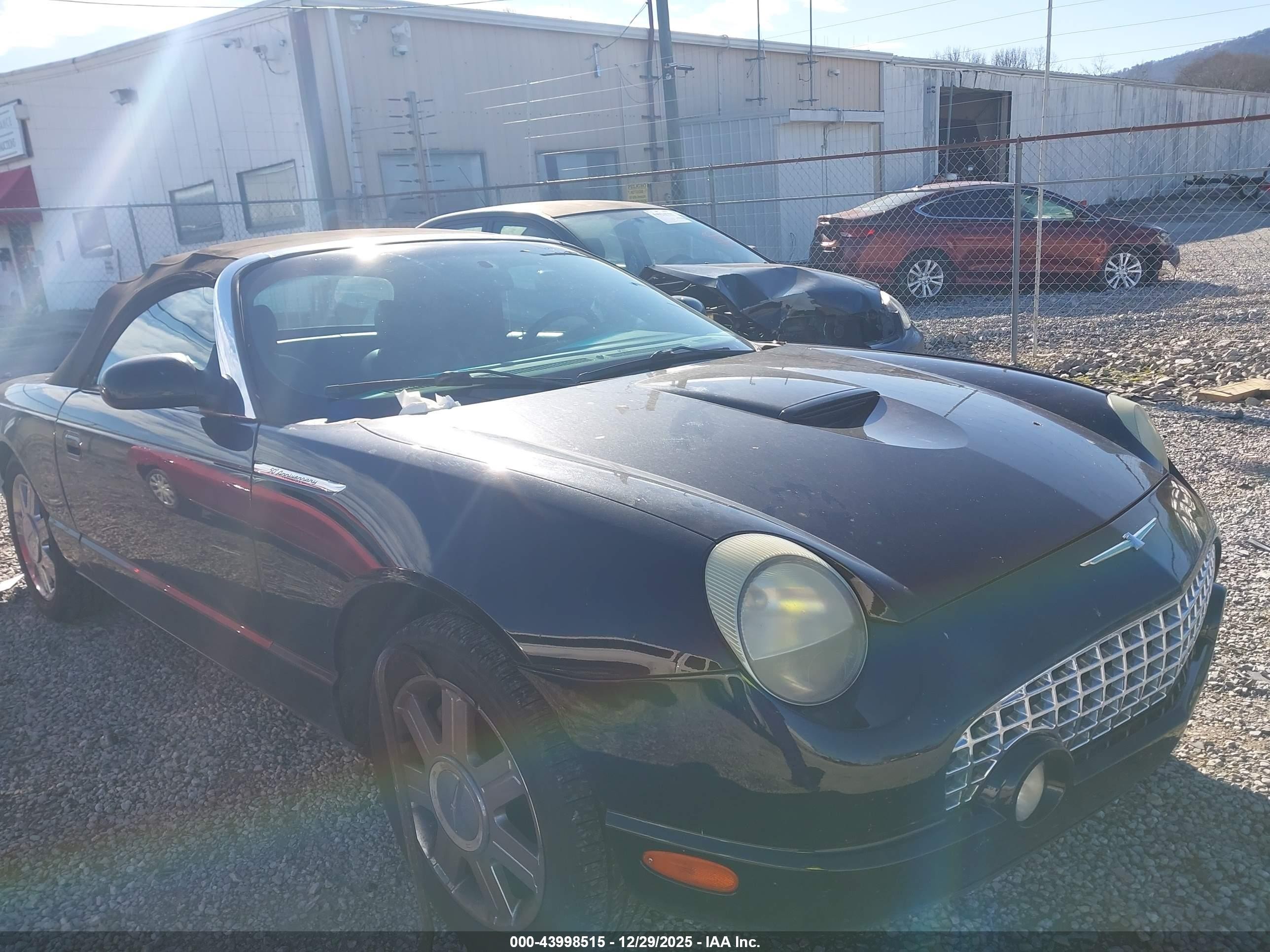 2005 Ford Thunderbird Deluxe, VIN 1FAHP60A85Y107256 — Перед