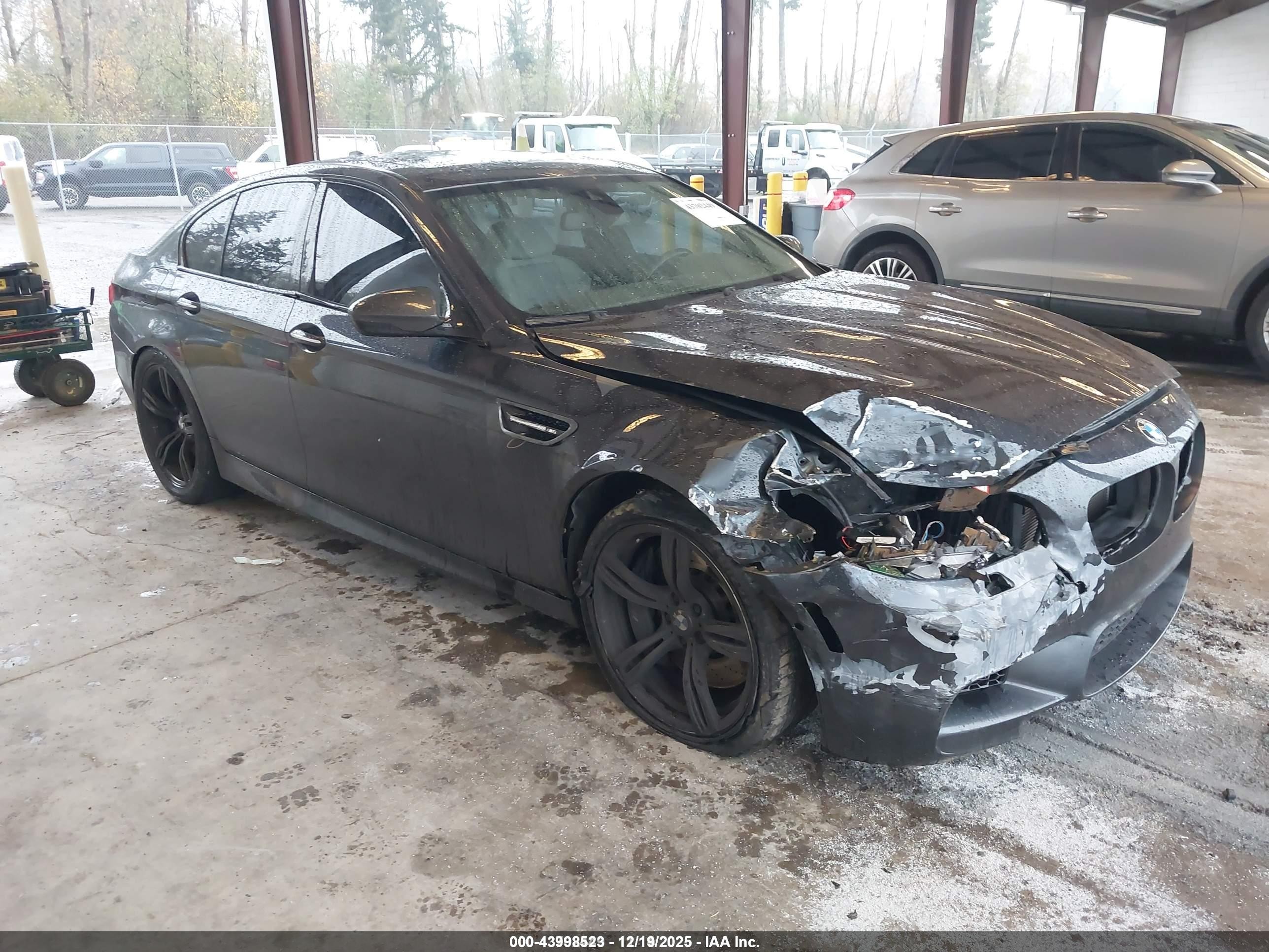 2013 BMW M5, VIN WBSFV9C51DD096381 — Front end