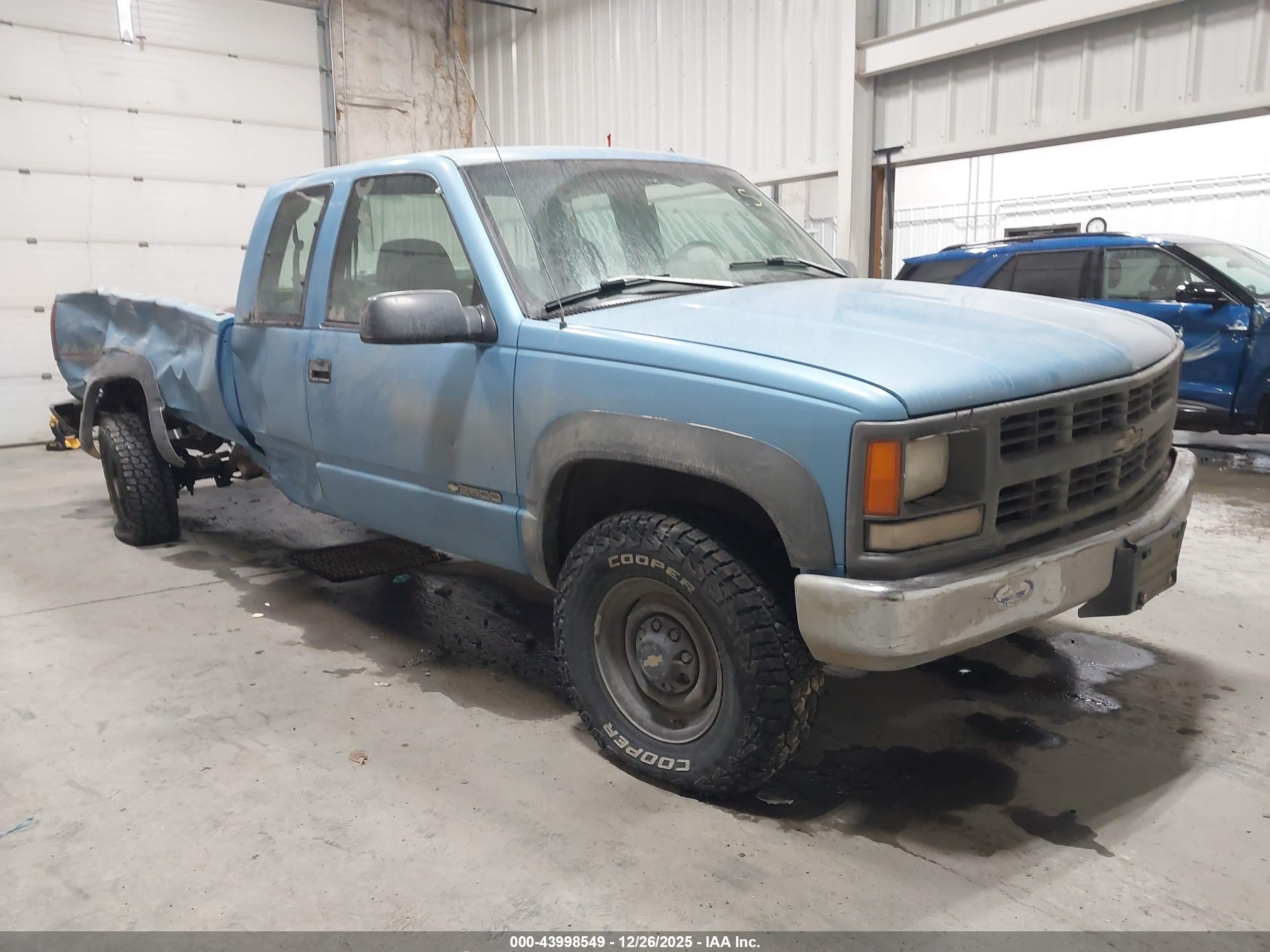 1996 Chevrolet Silverado 2500, VIN 1GCGK29RXTE239441 — Side